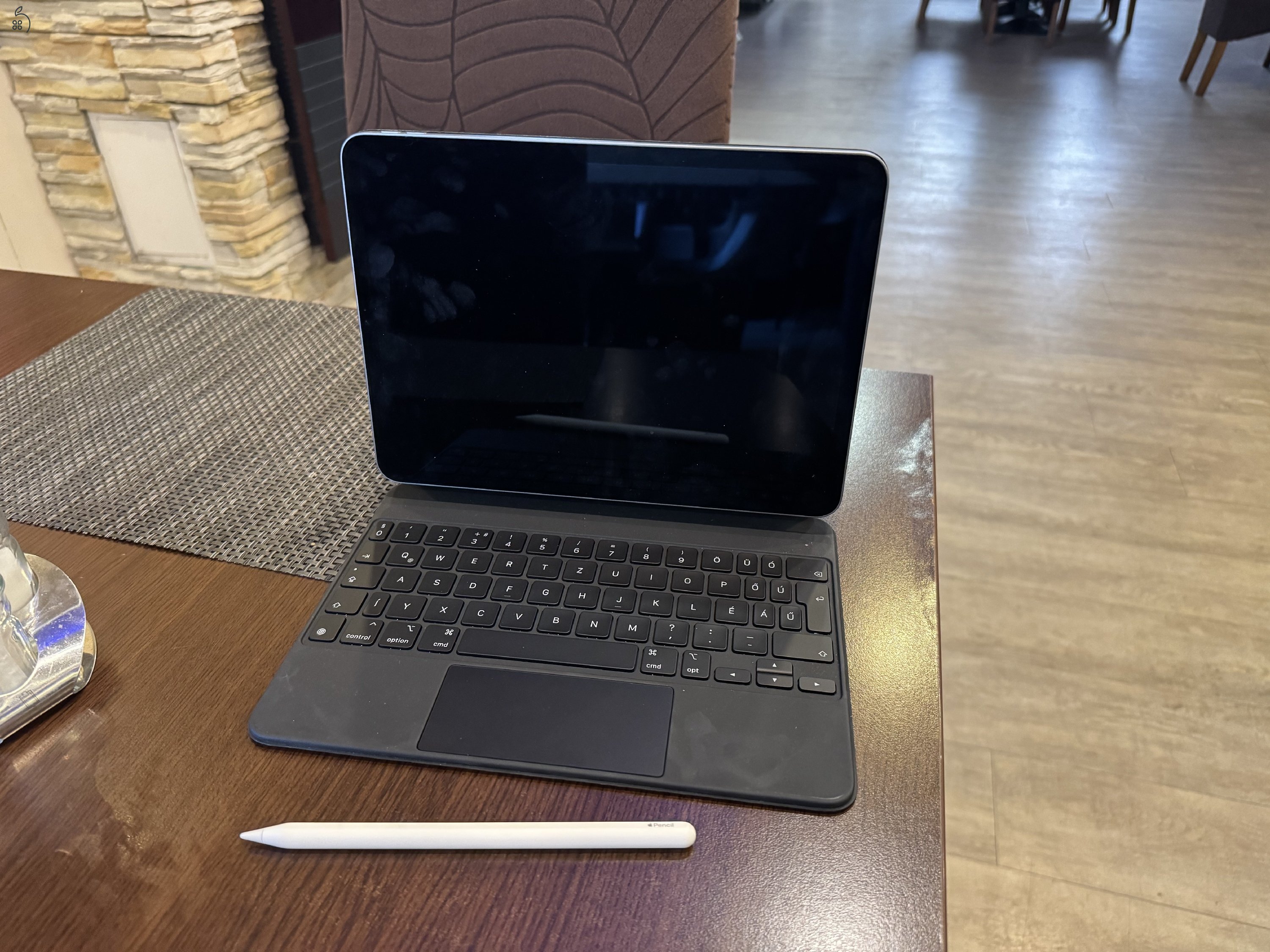 Eladó újszerű állapotban lévő 4.generációs Ipad Pro készülékem, kihasználatlanság miatt, kiegészítőkkel!