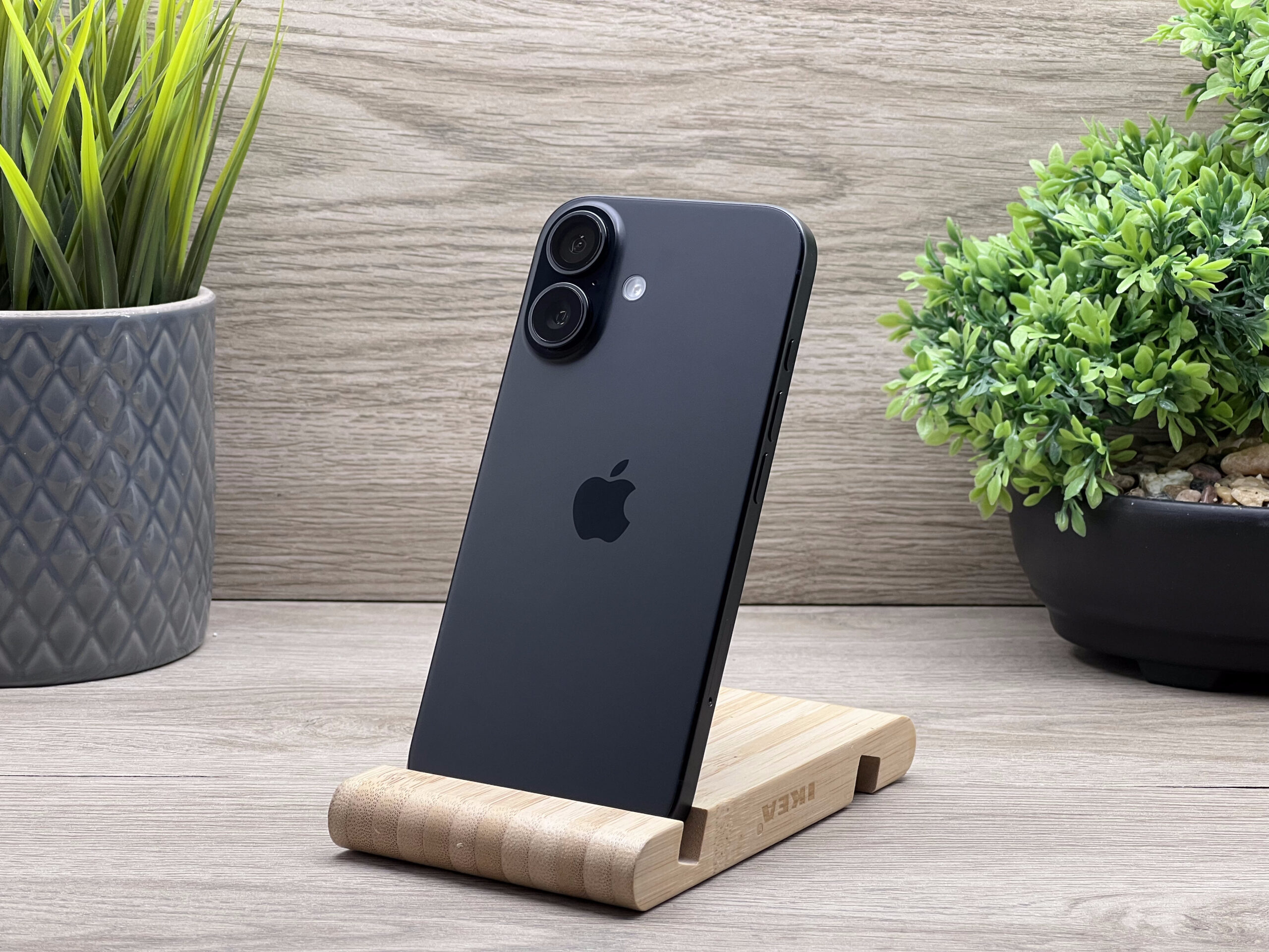 Hibátlan iPhone 16 Black 128GB 2 ÉV Garanciával