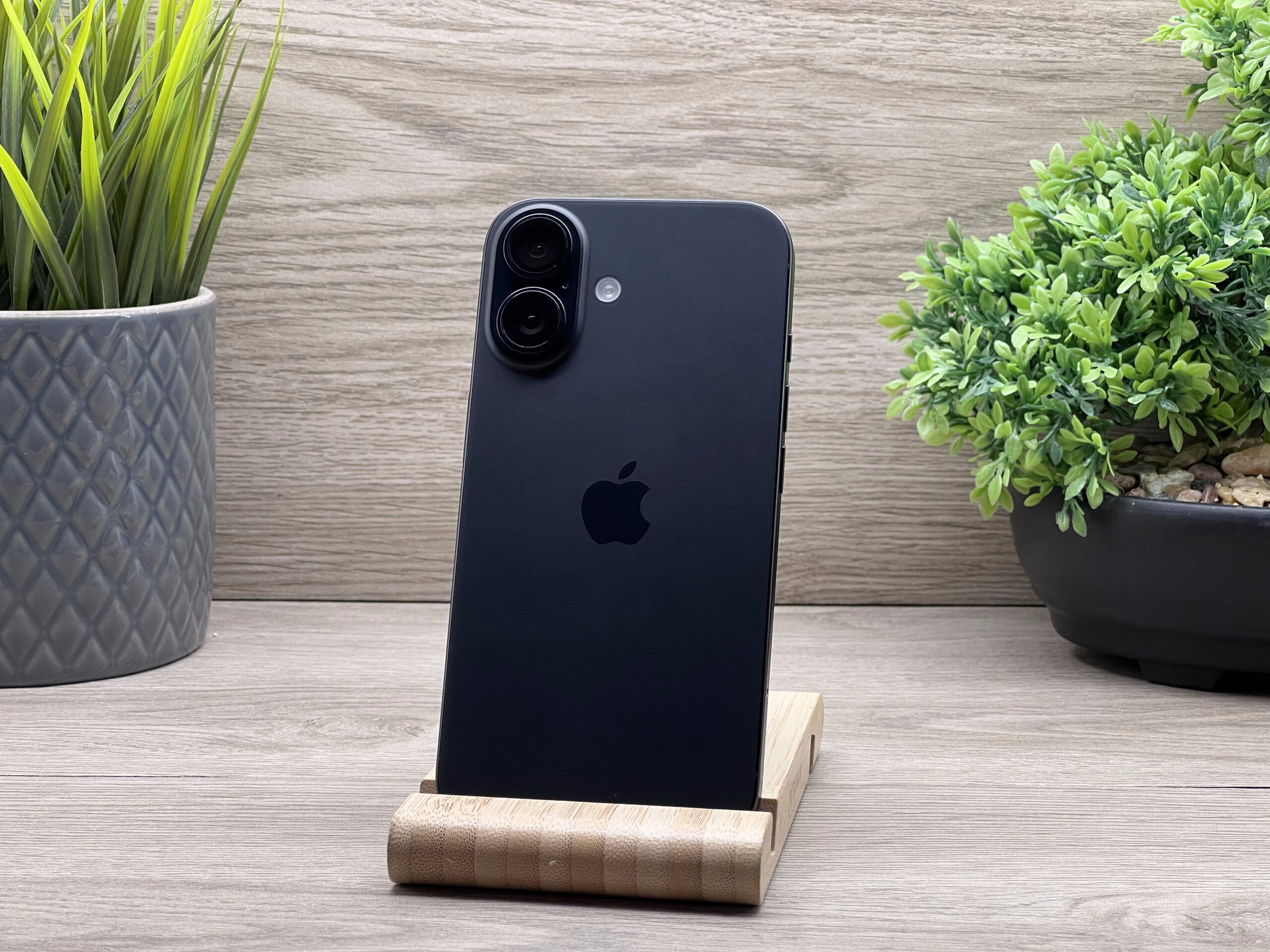 Hibátlan iPhone 16 Black 128GB 2 ÉV Garanciával