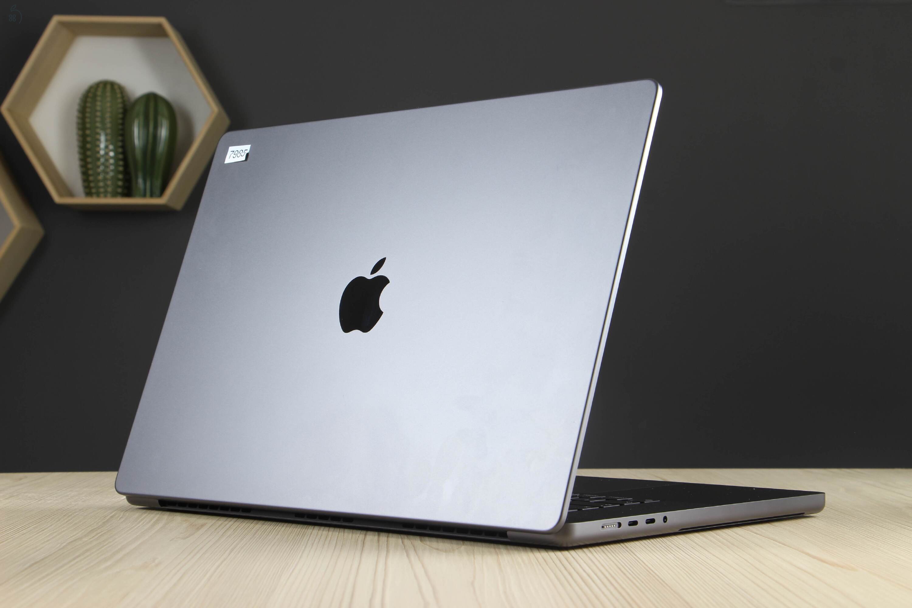 MacBook Pro 16
