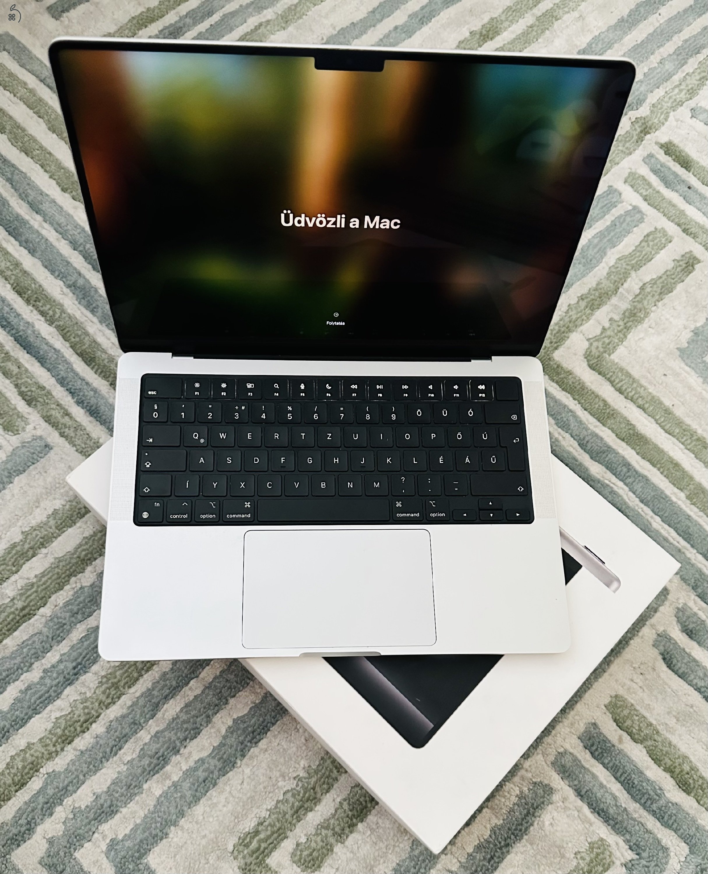 MacBook PRO 14,2” M3 CHIP! 16GB ram 512GB SSD! Magyar! Akku 95%! Silver! 