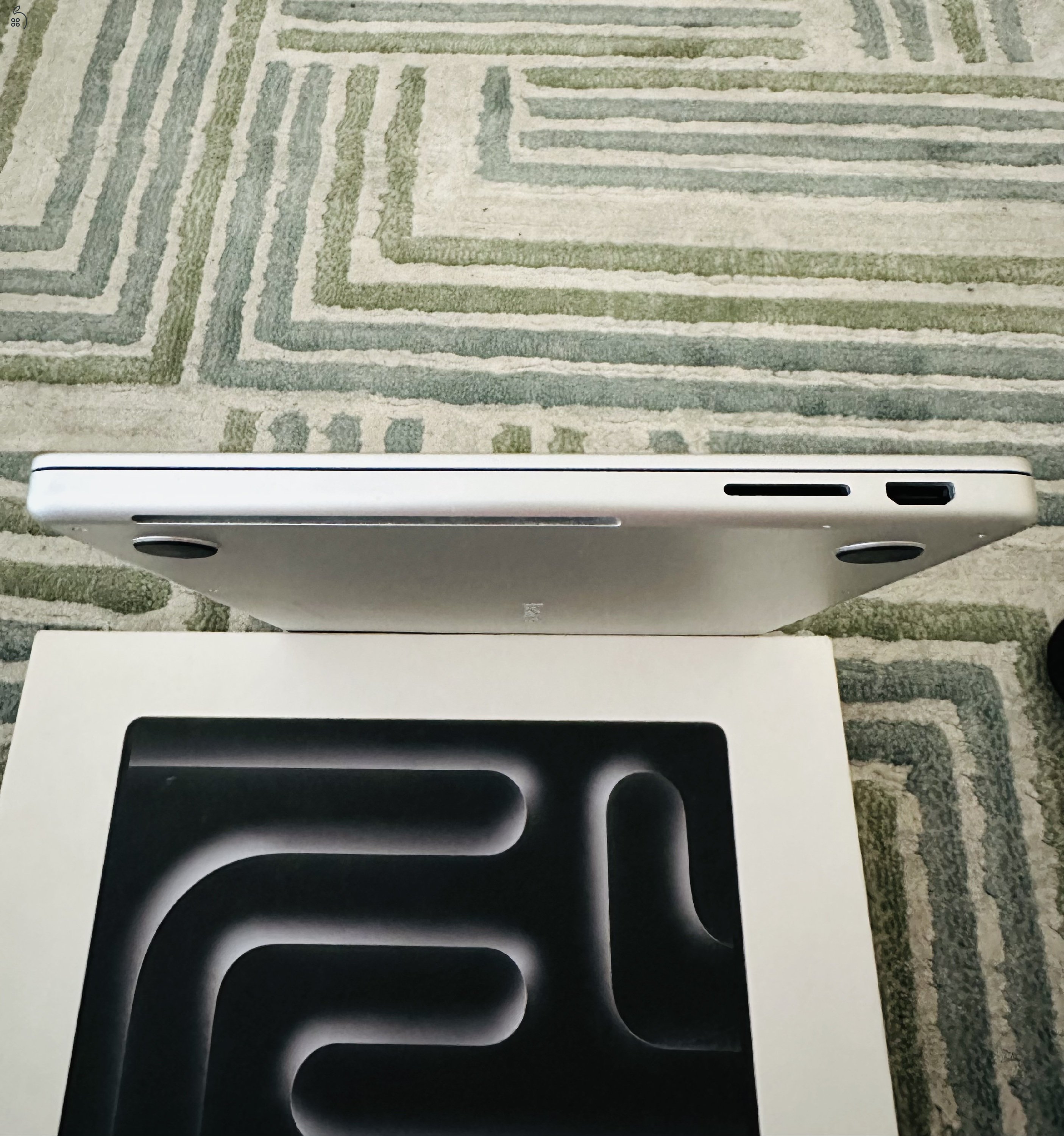 MacBook PRO 14,2” M3 CHIP! 16GB ram 512GB SSD! Magyar! Akku 95%! Silver! 