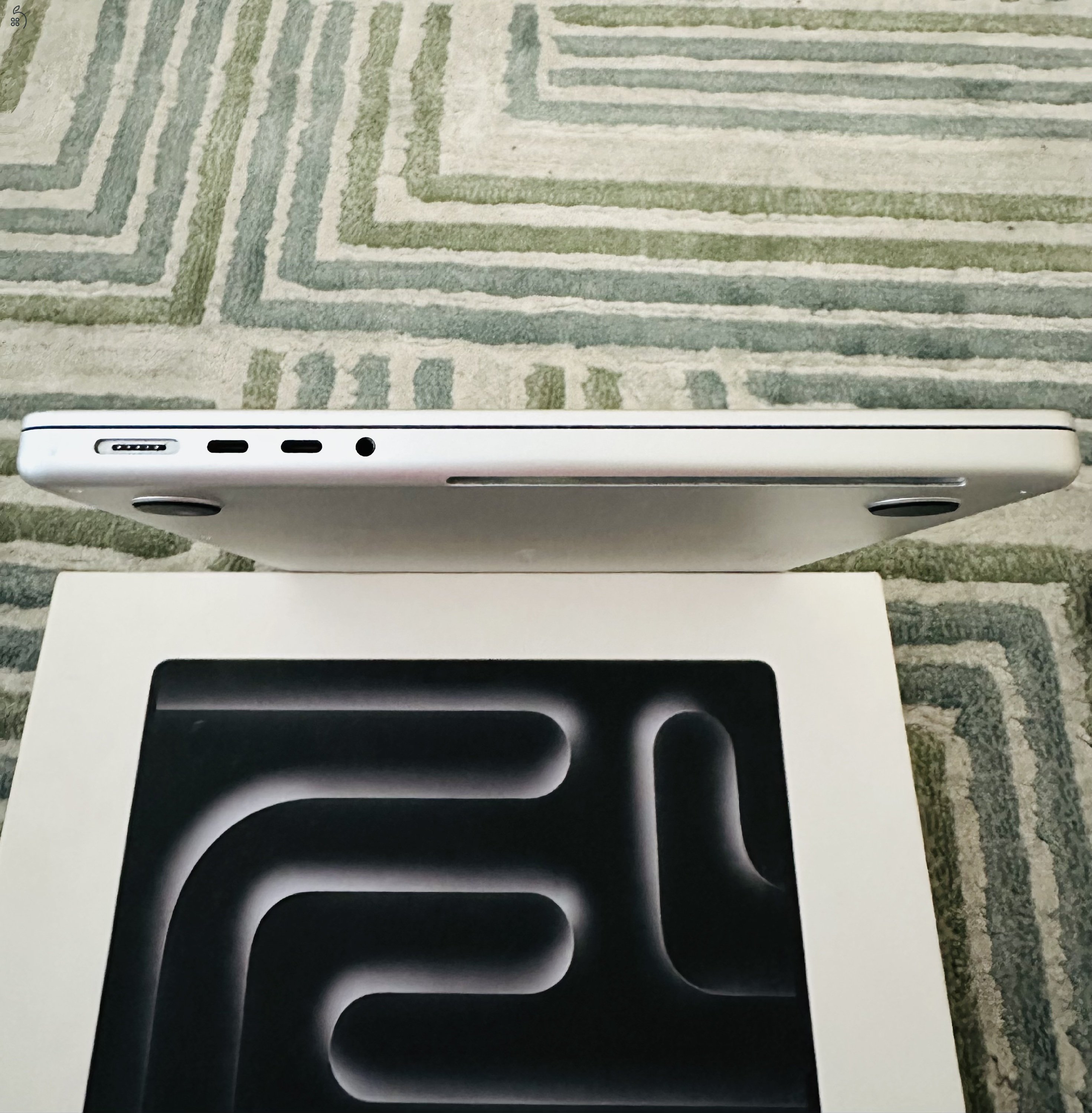 MacBook PRO 14,2” M3 CHIP! 16GB ram 512GB SSD! Magyar! Akku 95%! Silver! 