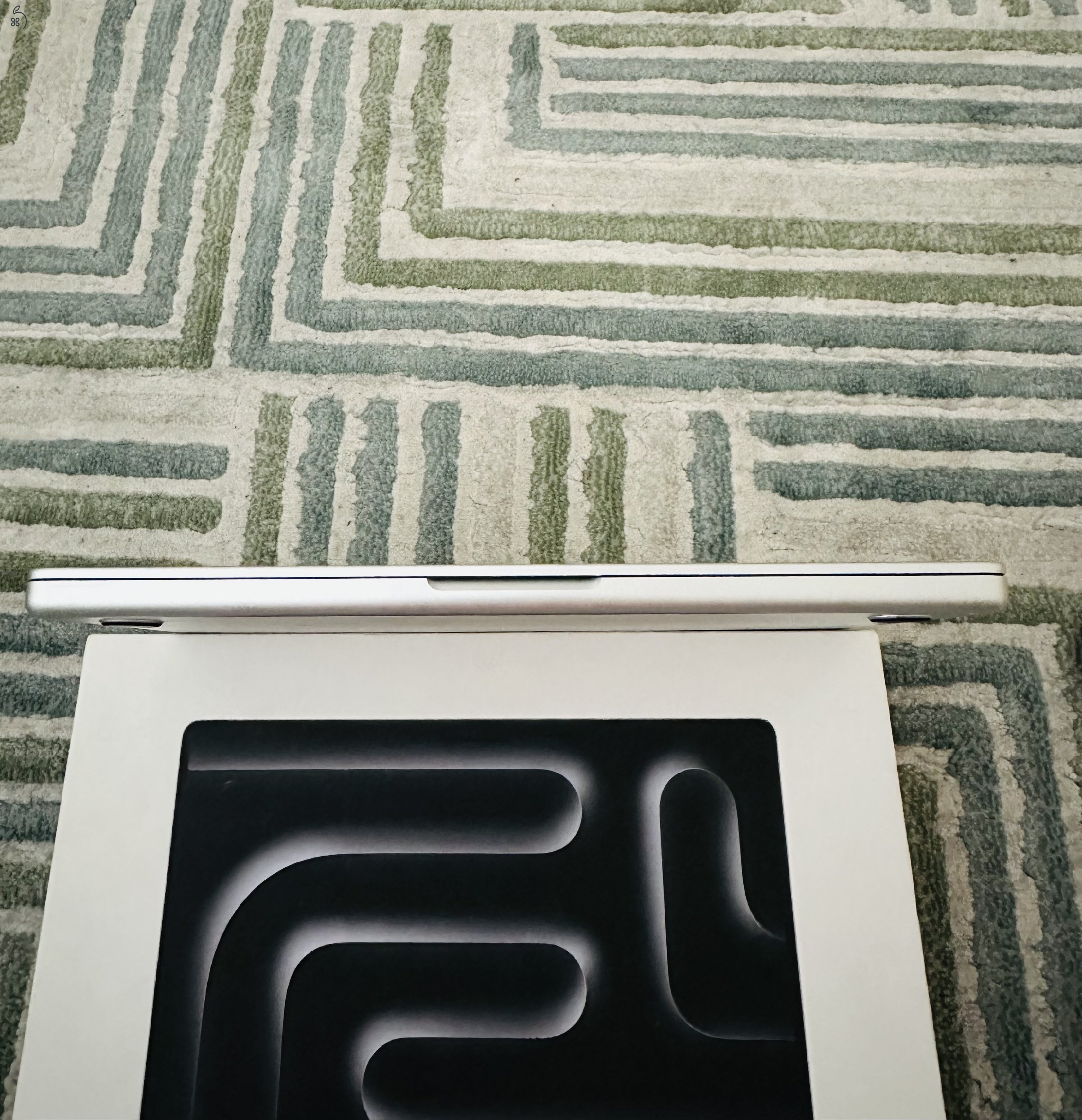 MacBook PRO 14,2” M3 CHIP! 16GB ram 512GB SSD! Magyar! Akku 95%! Silver! 