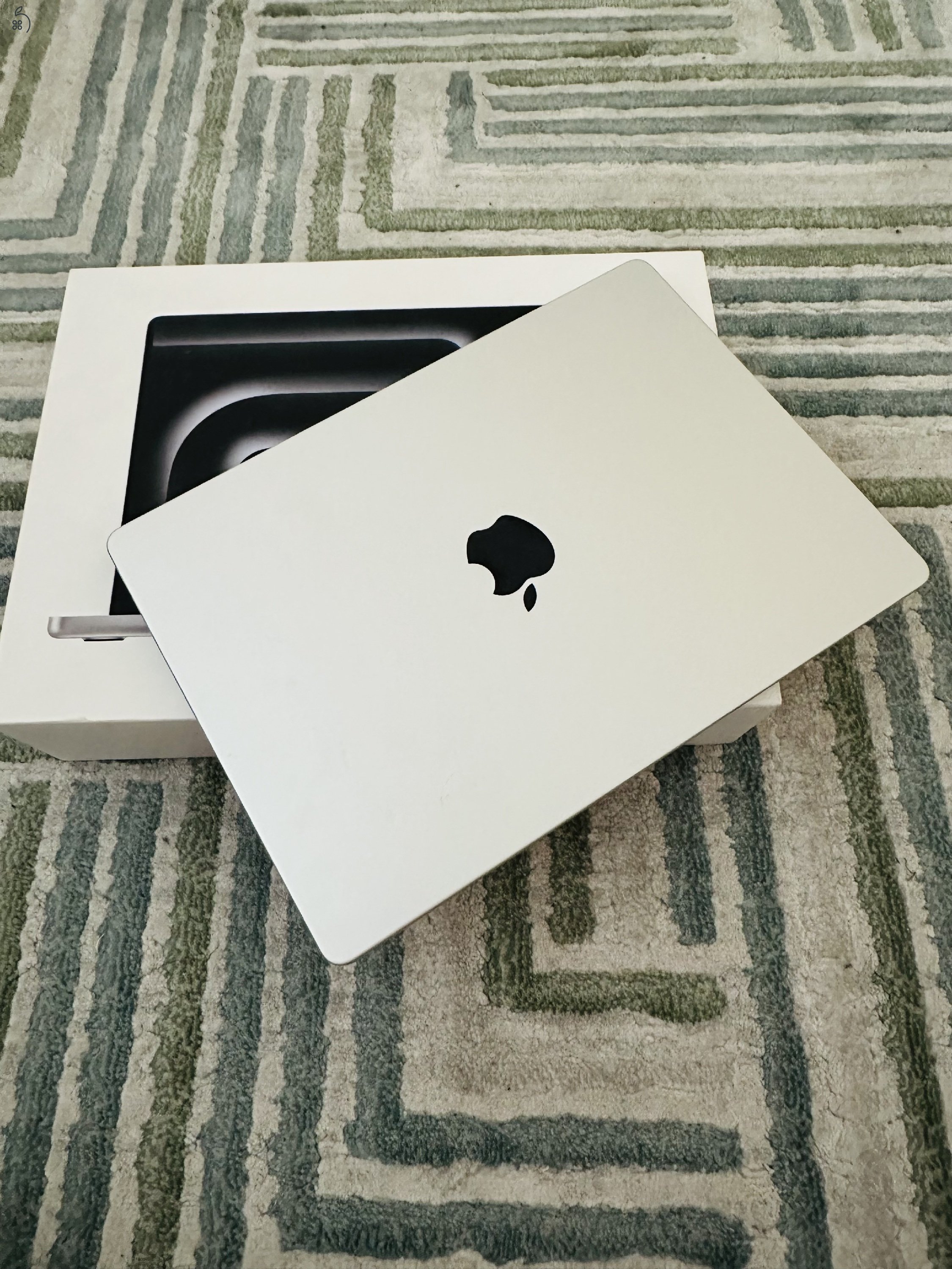 MacBook PRO 14,2” M3 CHIP! 16GB ram 512GB SSD! Magyar! Akku 95%! Silver! 