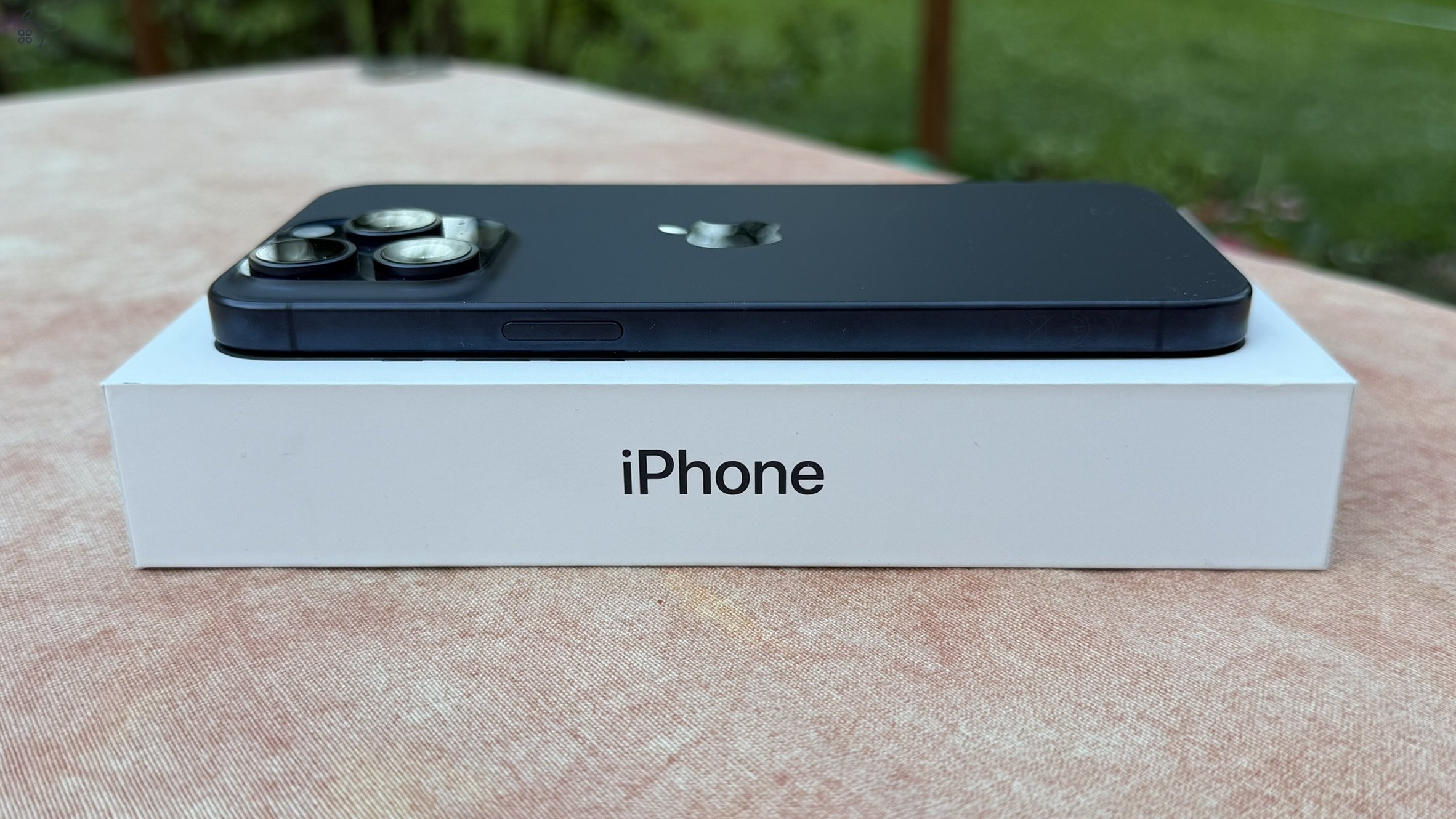 iPhone 15 Pro Max Blue Titanium 256GB karcmentes +4 hónap biztosítással