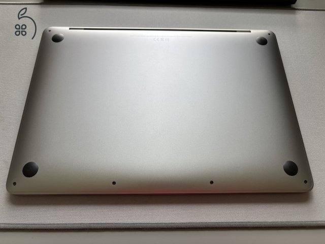 Apple MacBook Pro (13 hüvelykes, M1, 2020)