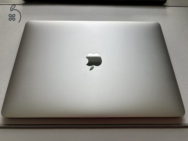 Apple MacBook Pro (13 hüvelykes, M1, 2020)