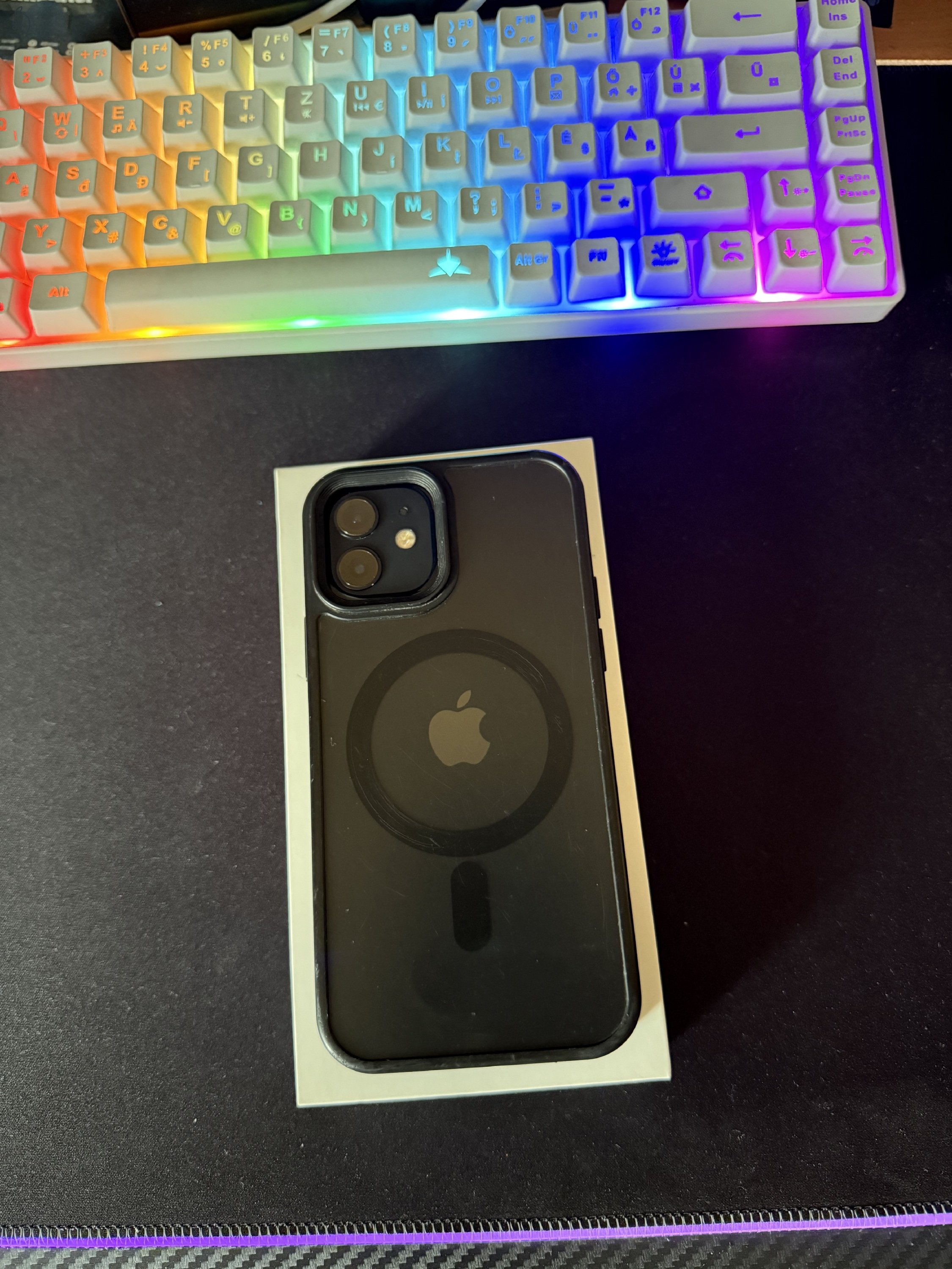 iPhone 12 64GB - Fekete - 100% Akkumulátor - Üvegfólia + Tok