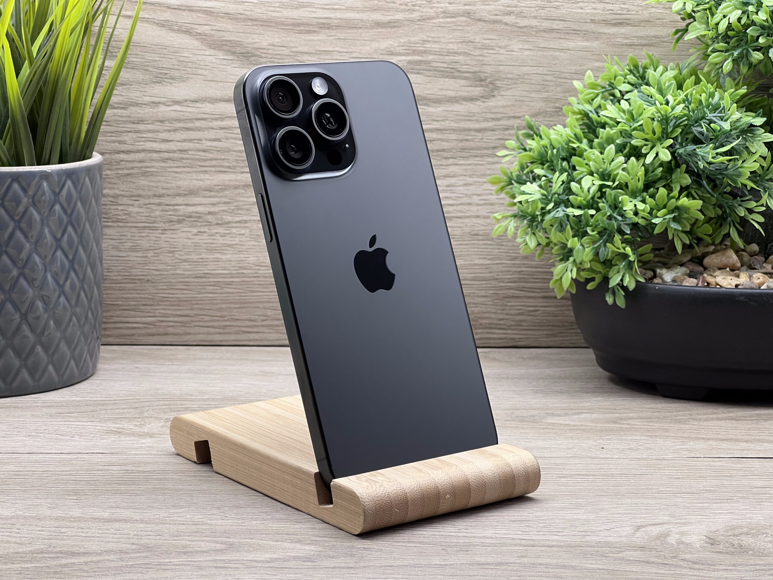 Hibátlan iPhone 15 Pro Max Black Titanium 256GB 2 ÉV Garanciával 95%