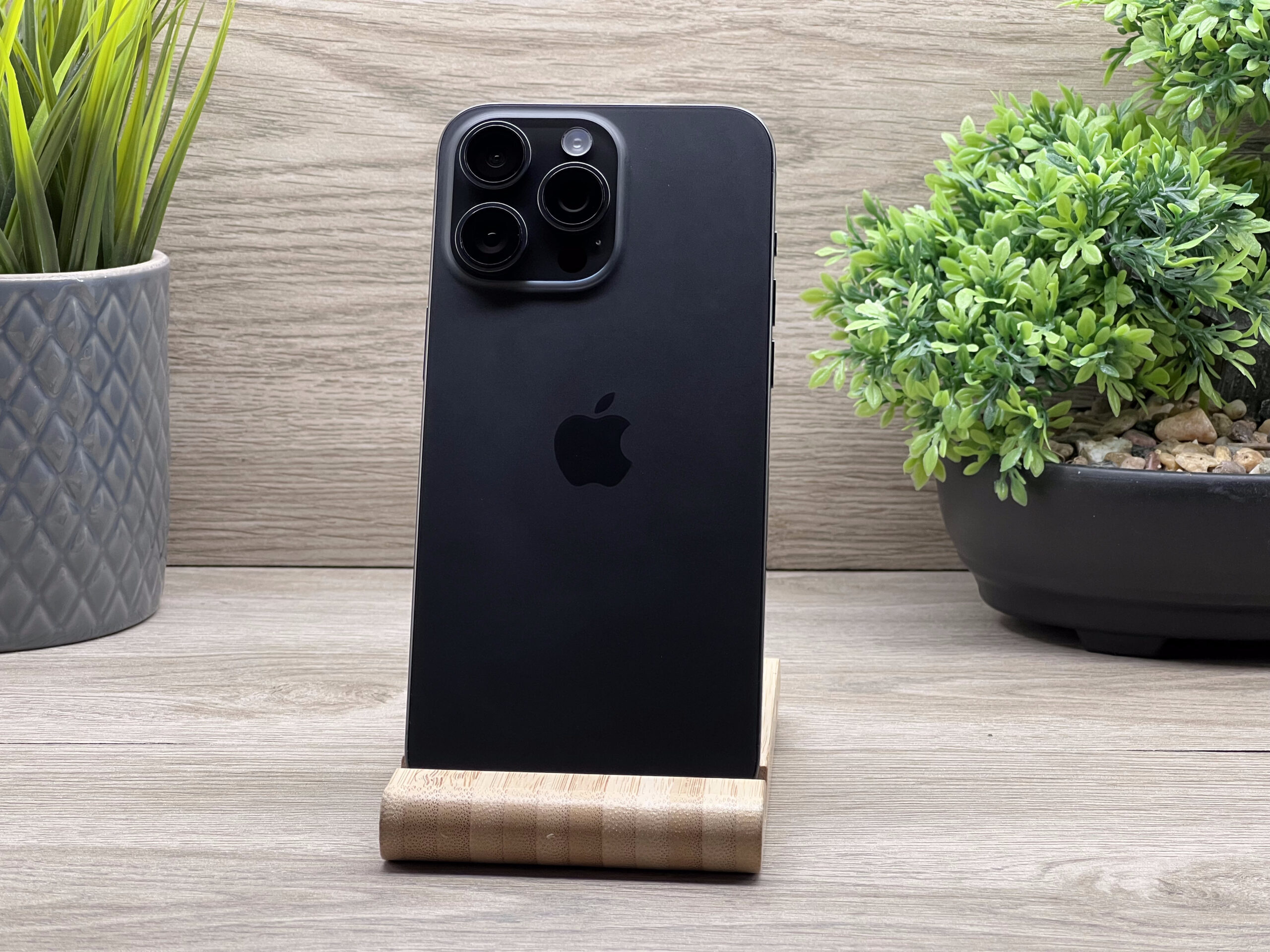 Hibátlan iPhone 15 Pro Max Black Titanium 256GB 2 ÉV Garanciával 95%