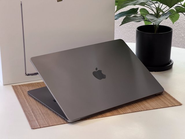 Hibátlan MacBook Air 2023 M3 15” 256GB 16GB-RAM 2 ÉV Garanciával