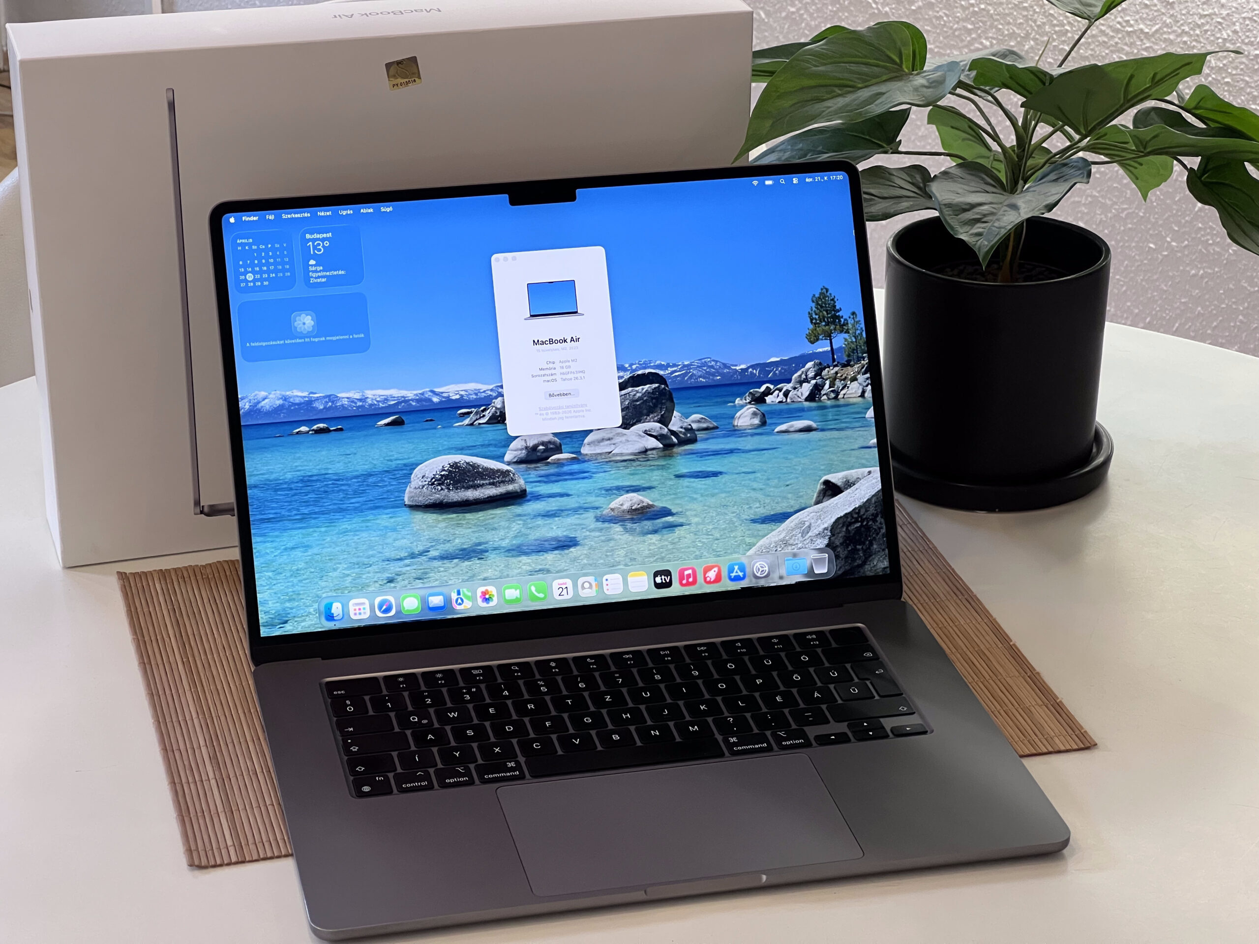 Hibátlan MacBook Air 2023 M3 15” 256GB 16GB-RAM 2 ÉV Garanciával