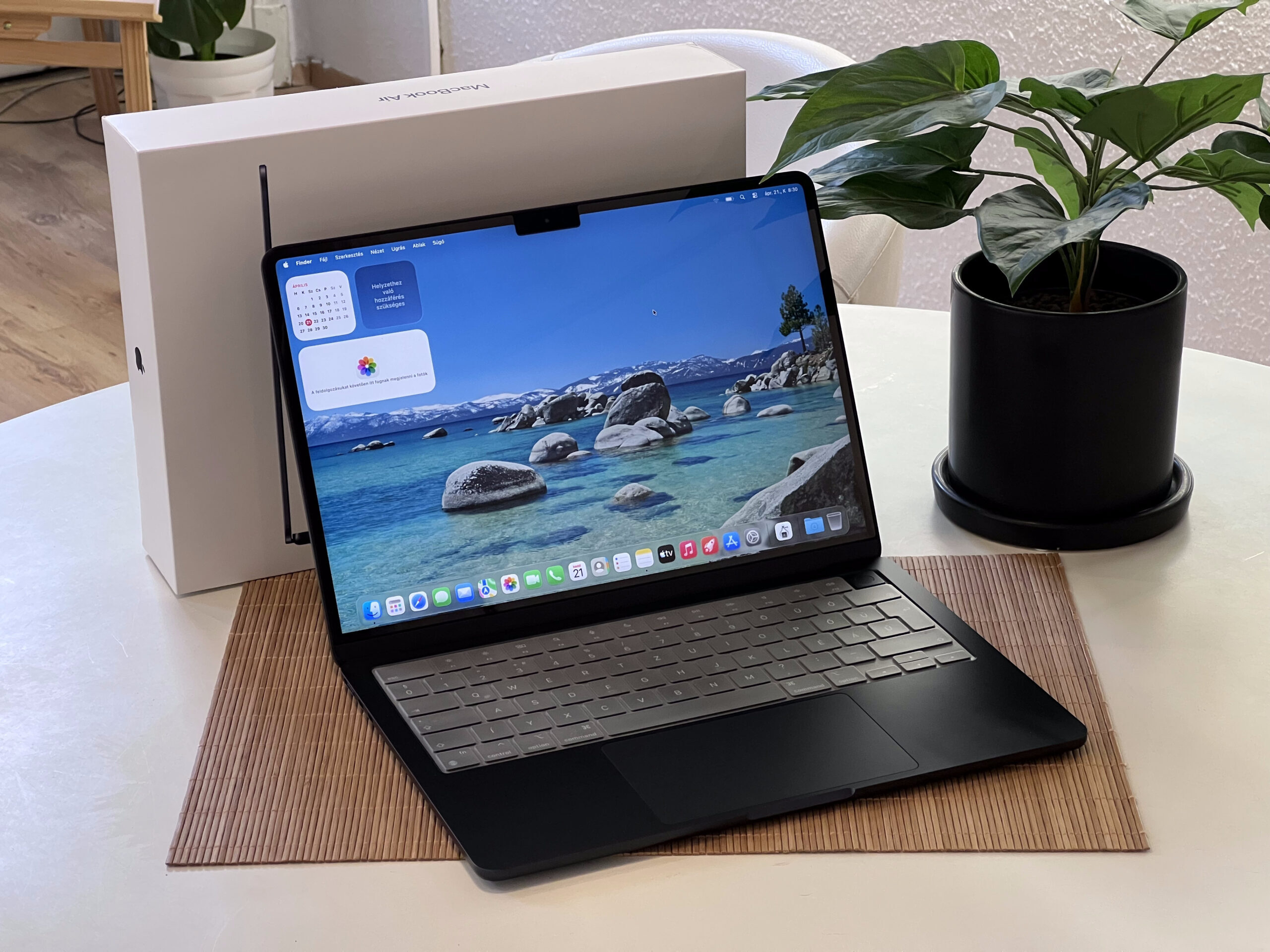 Hibátlan MacBook Air 2022 M2 13” 256GB 2 ÉV Garanciával