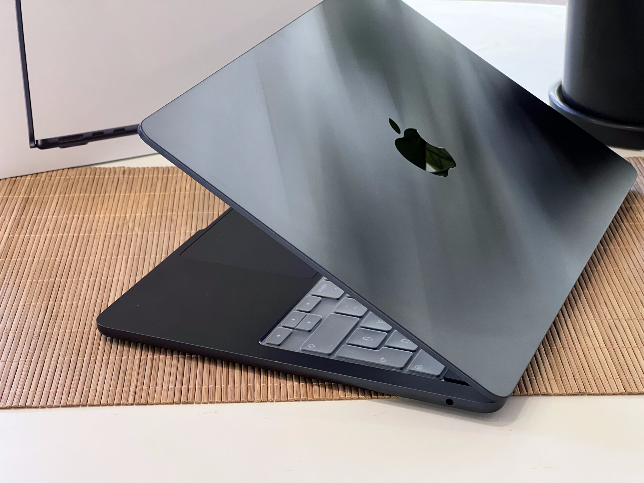 Hibátlan MacBook Air 2022 M2 13” 256GB 2 ÉV Garanciával