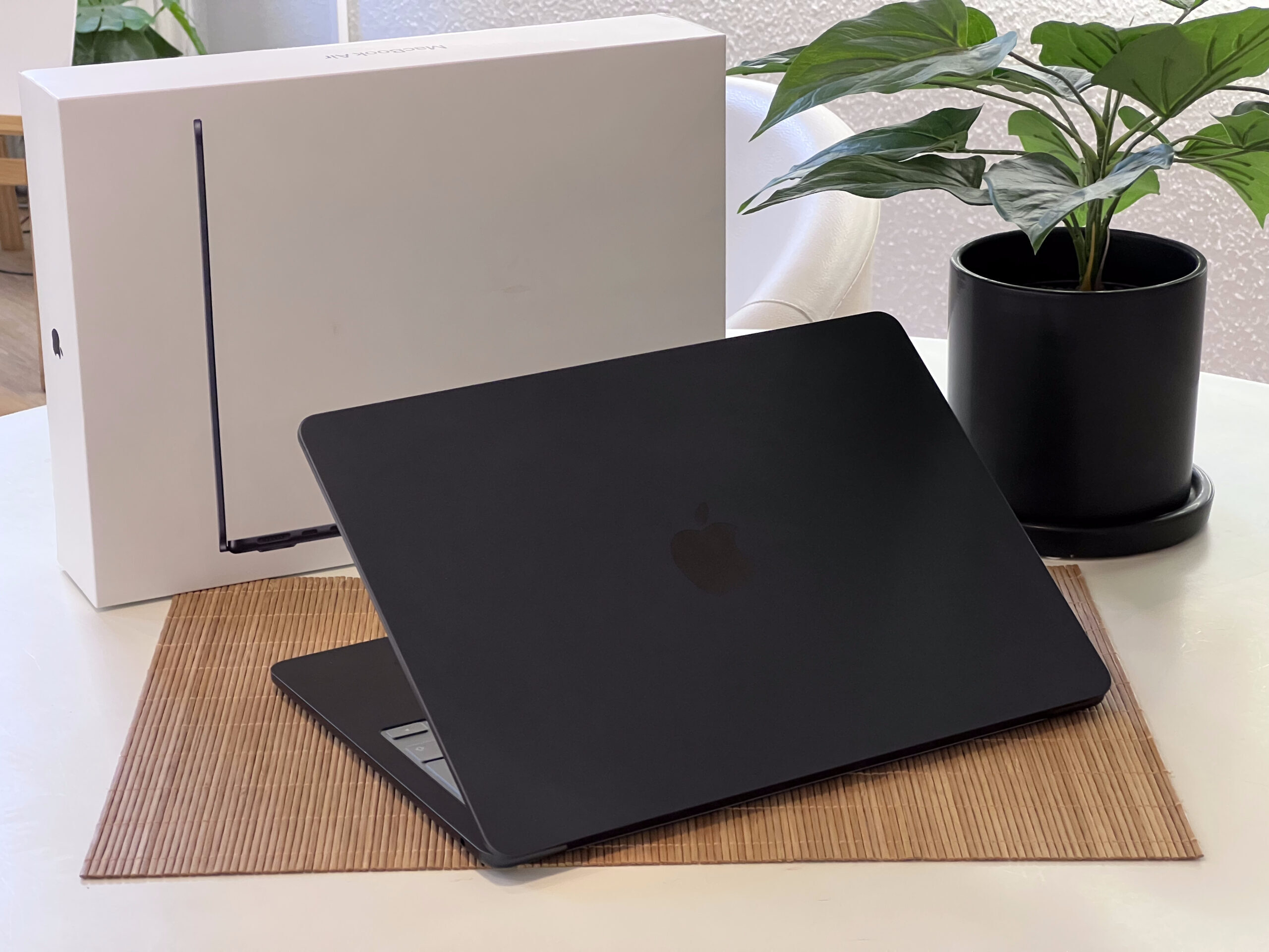 Hibátlan MacBook Air 2022 M2 13” 256GB 2 ÉV Garanciával