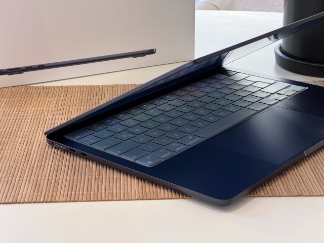 Hibátlan MacBook Air 2022 M2 13” 256GB 2 ÉV Garanciával