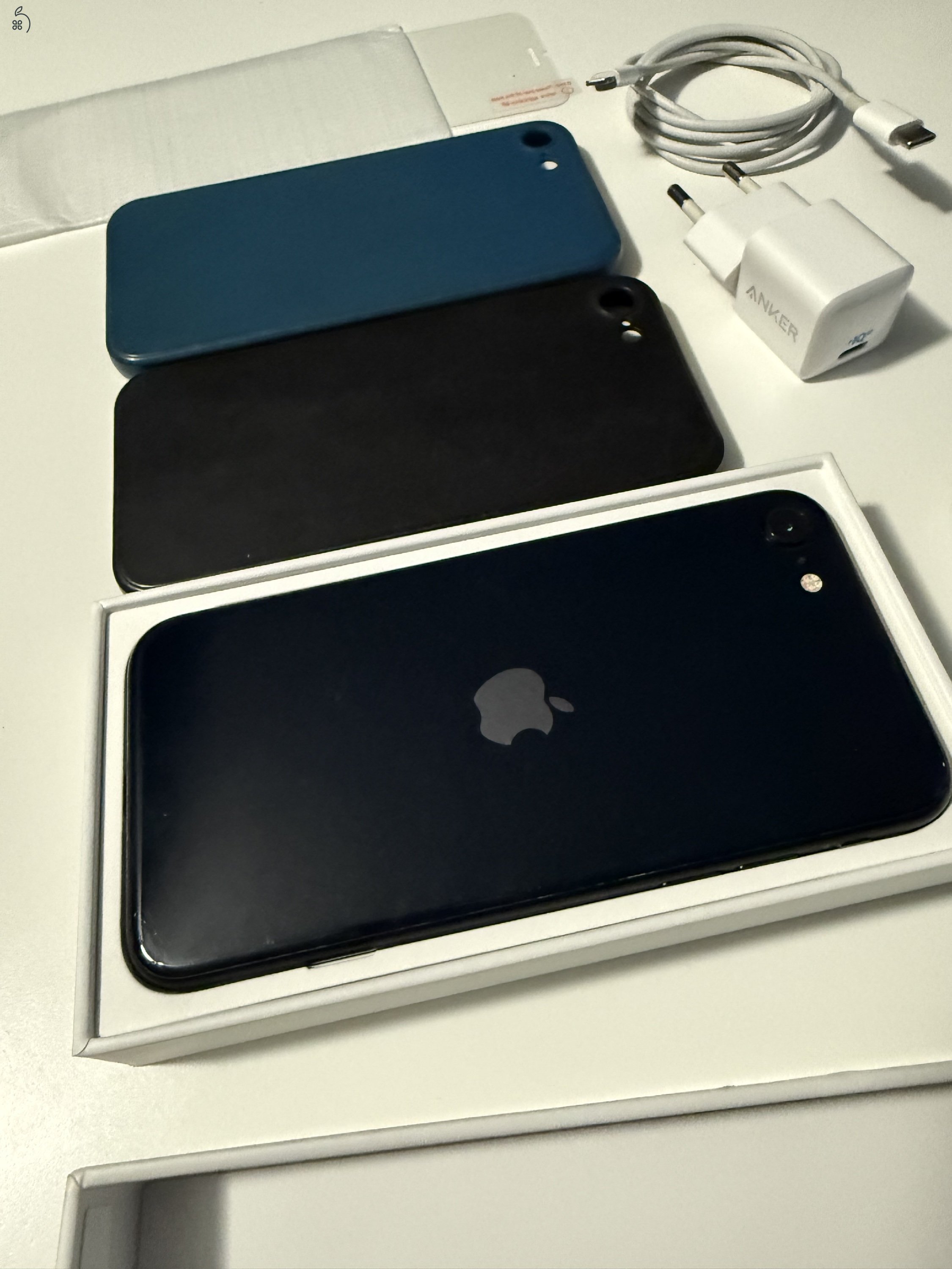 IPhone SE 3rd Gen fekete, 2,5 évet használt