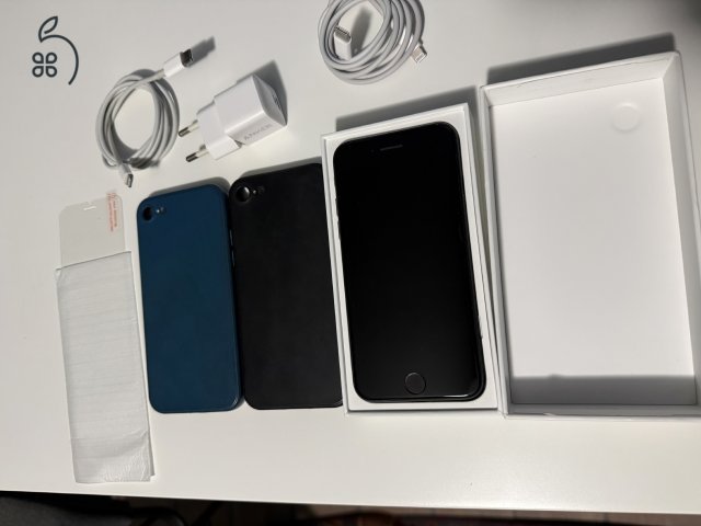 IPhone SE 3rd Gen fekete, 2,5 évet használt