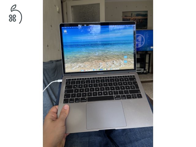 MacBook Air 13' 2019 (Intel i5, 16GB RAM, 256GB SSD)
