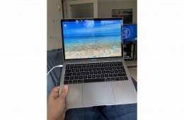MacBook Air 13' 2019 (Intel i5, 16GB RAM, 256GB SSD)