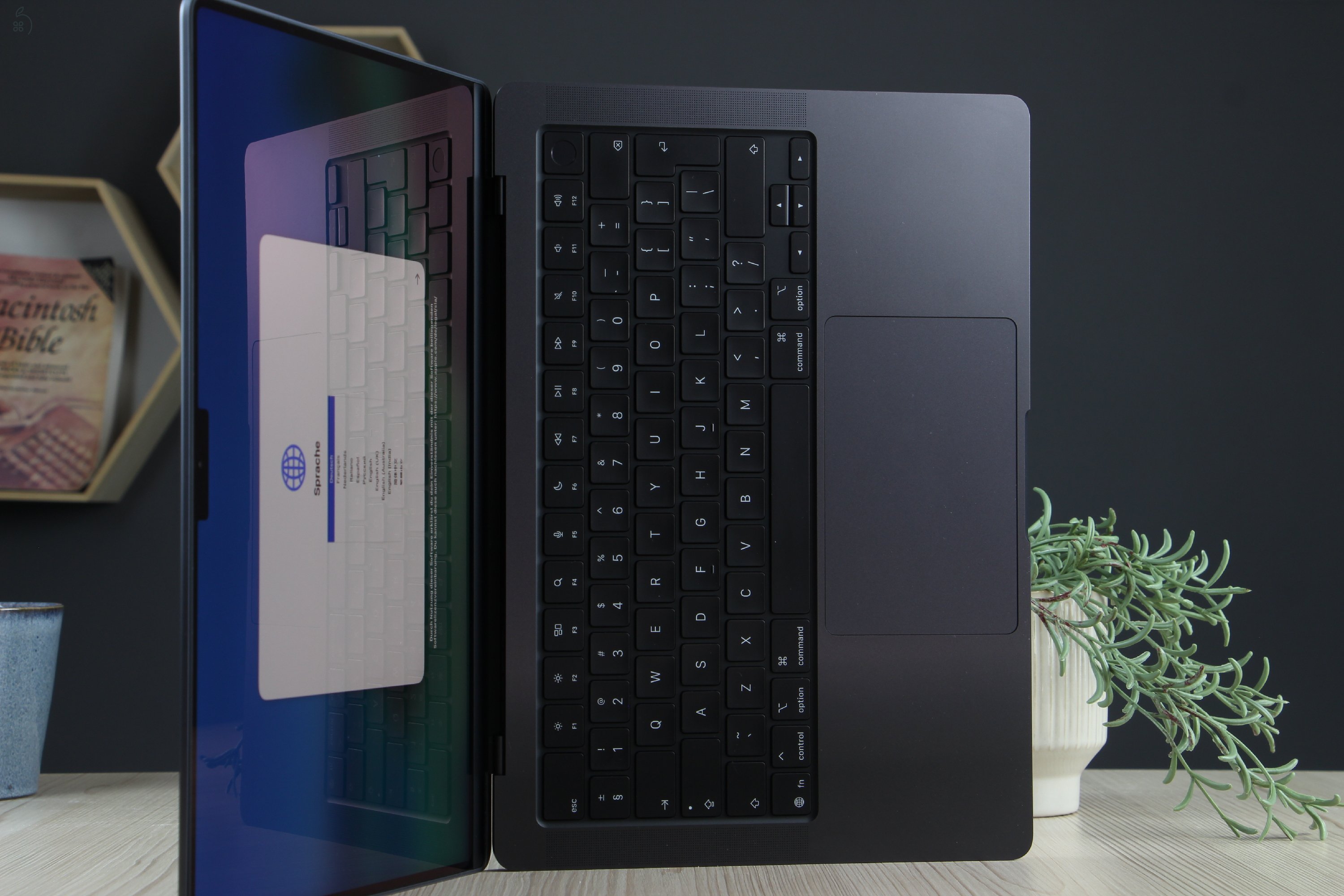 MACBOOK PRO 14” M5 – ASZTRO FEKETE | ÚJSZERŰ ÁLLAPOT | APPLE GARANCIA 2027-IG