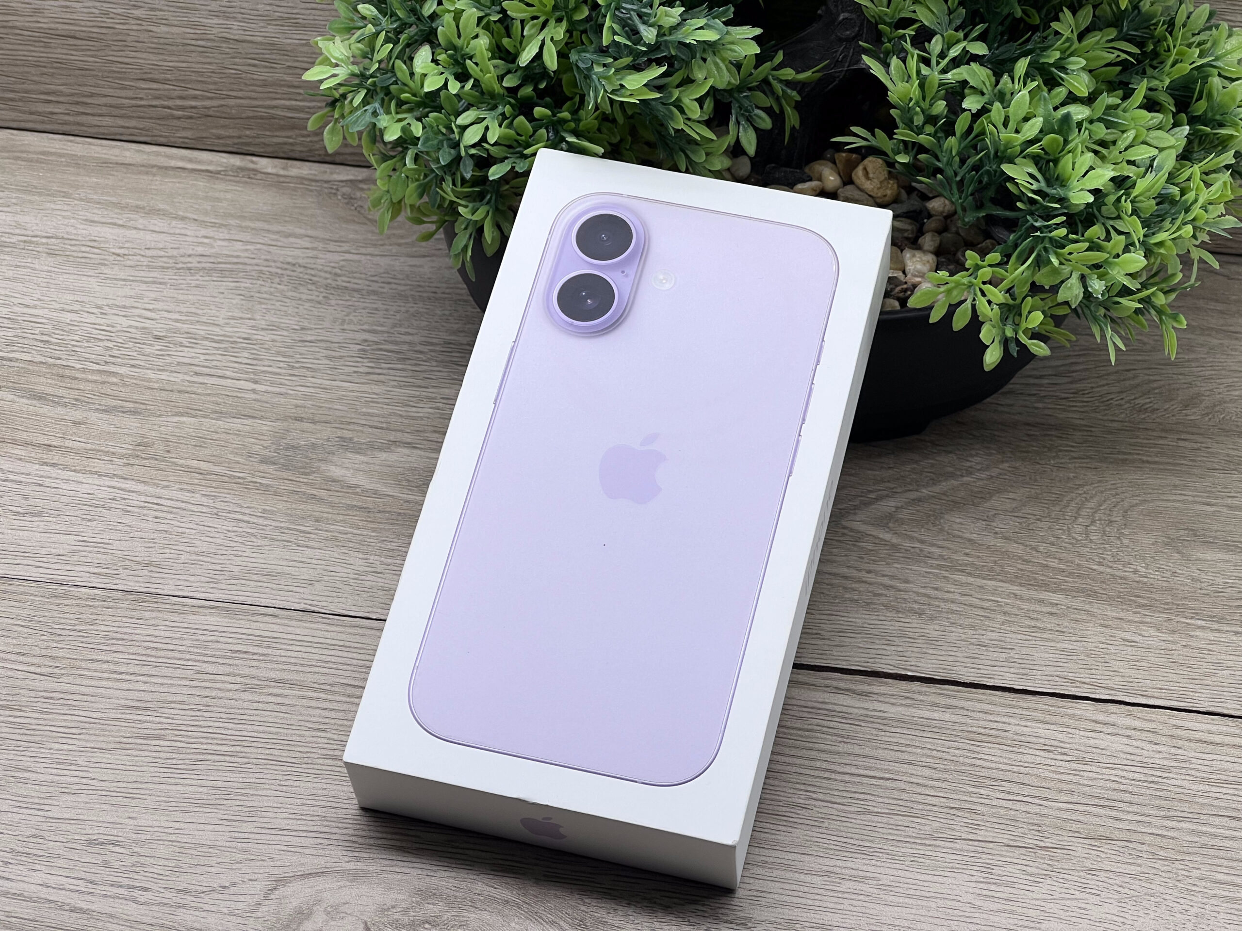 Bontatlan iPhone 17 Lavender 256GB 2 ÉV Garanciával