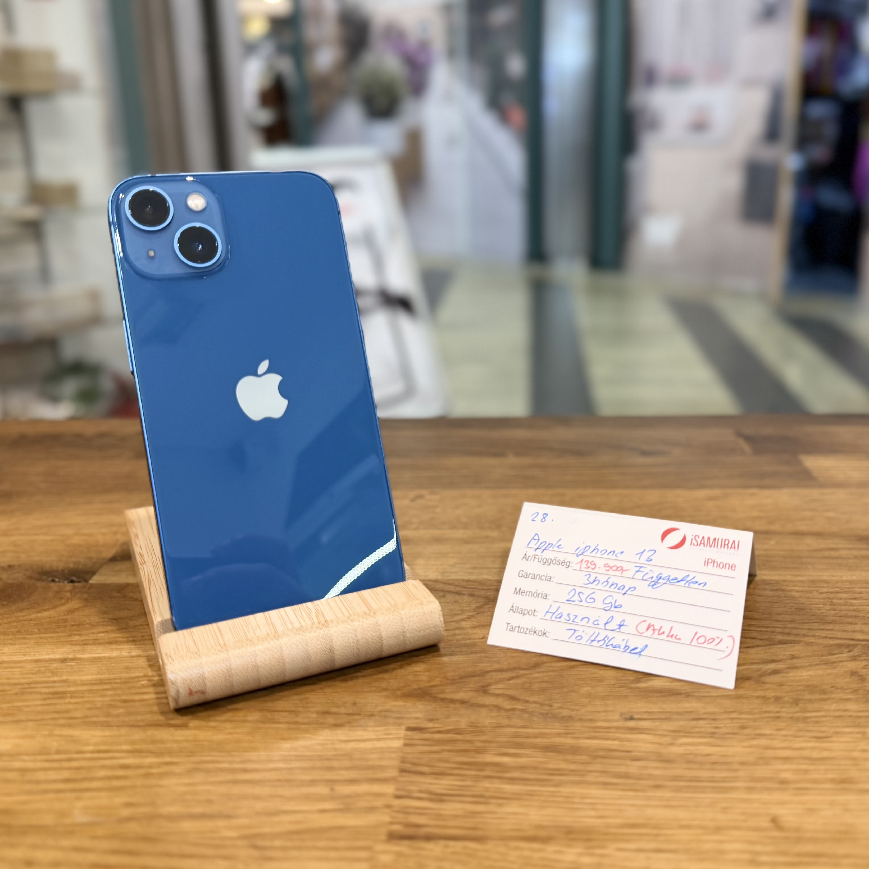 28. Apple iPhone 13 - 256 GB - Kék - Új akku