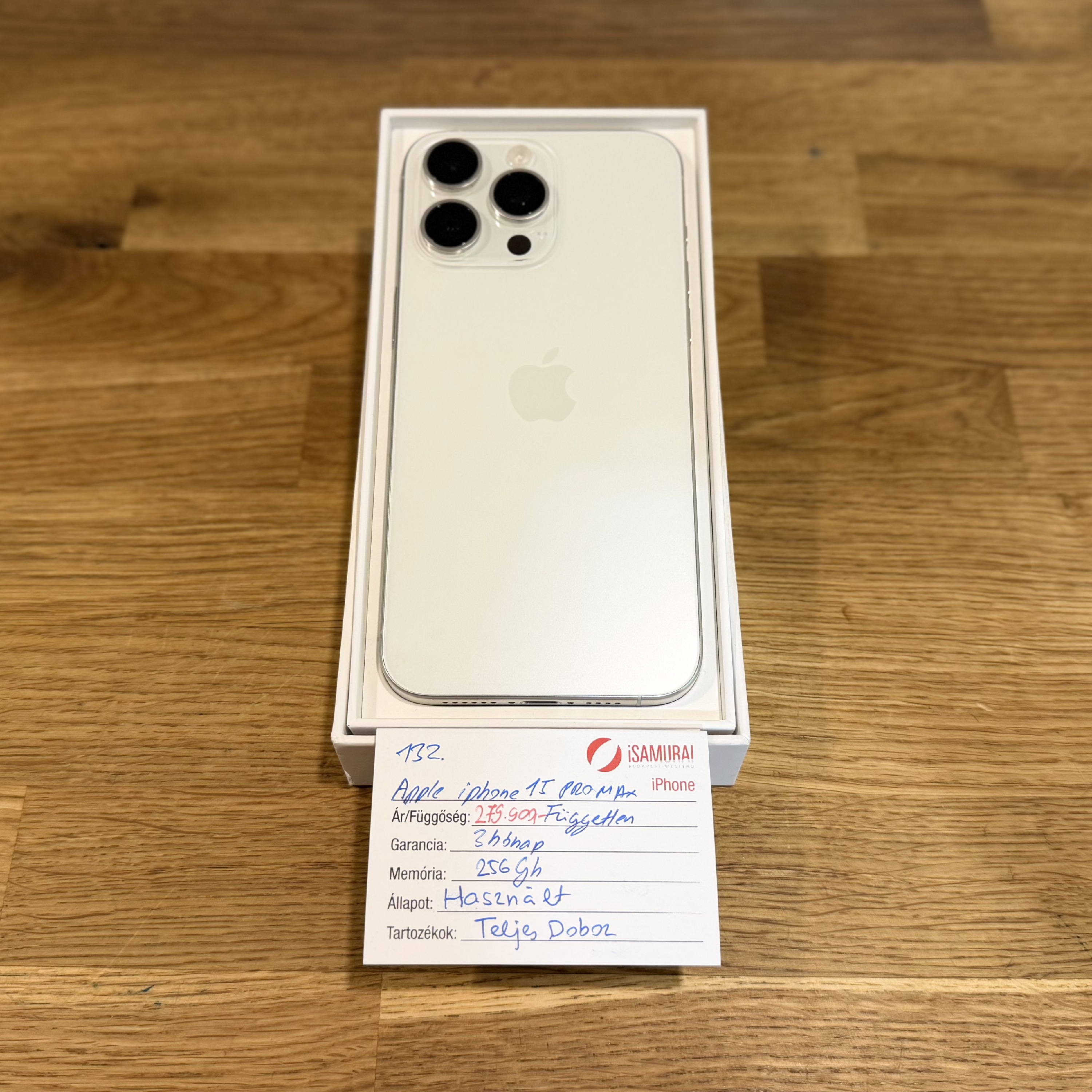 132. Apple iPhone 15 Pro Max - 256GB - Fehér Titán