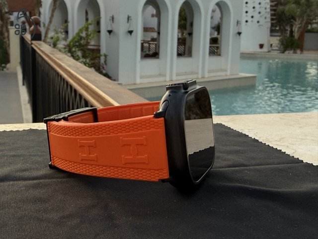 Apple Watch Ultra 2 Black Titanium rengeteg kiegészítővel 