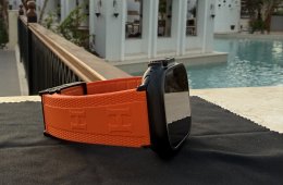 Apple Watch Ultra 2 Black Titanium rengeteg kiegészítővel 