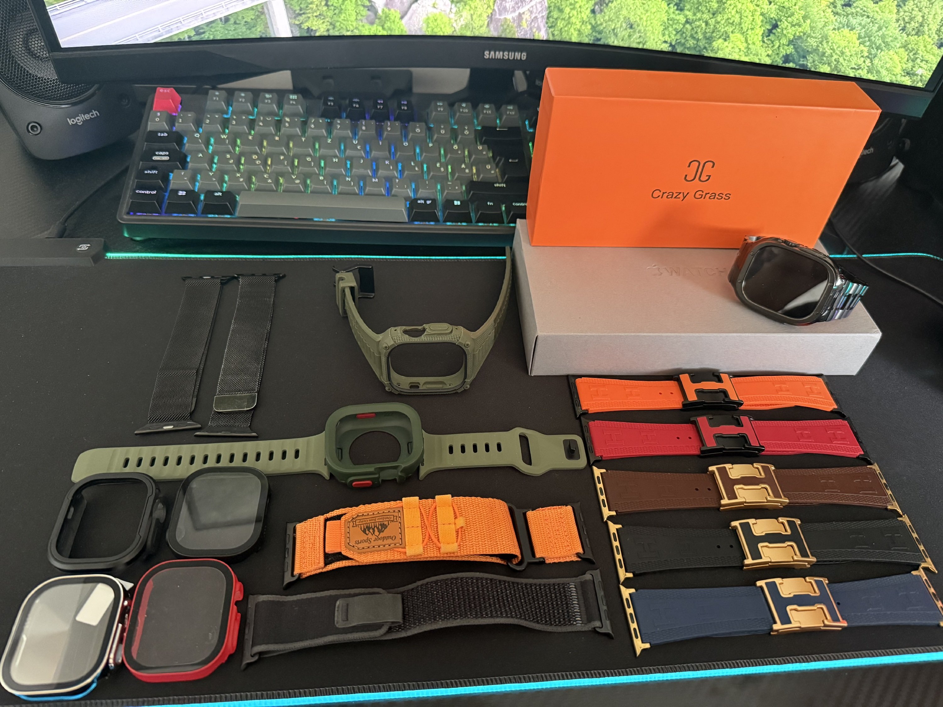 Apple Watch Ultra 2 Black Titanium rengeteg kiegészítővel 