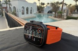 Apple Watch Ultra 2 Black Titanium rengeteg kiegészítővel 