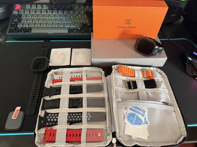 Apple Watch Ultra 2 Black Titanium rengeteg kiegészítővel 