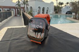 Apple Watch Ultra 2 Black Titanium rengeteg kiegészítővel 