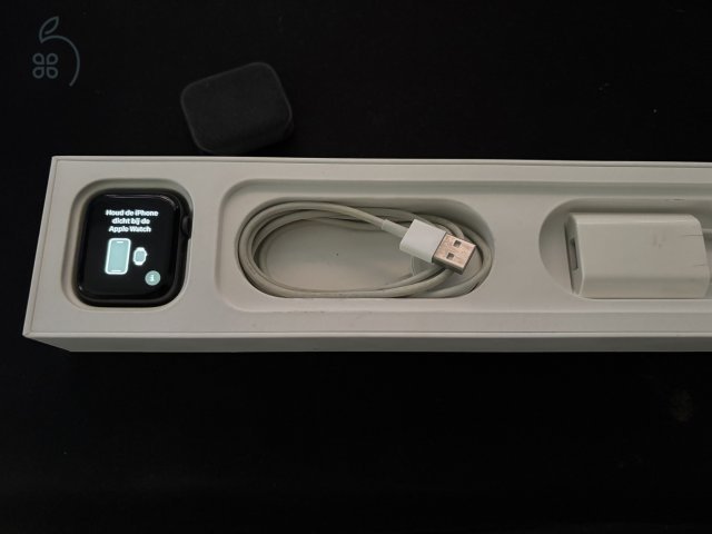 Eladó Apple Watch S4 Space Gray 44M
