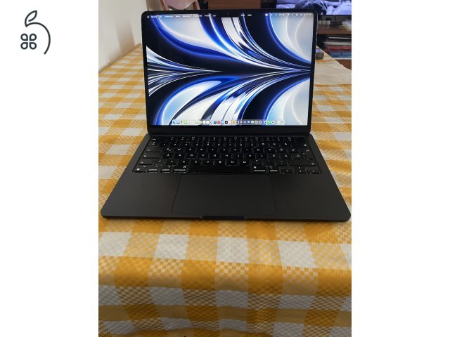 MacBook Air 13 M3 8/256 