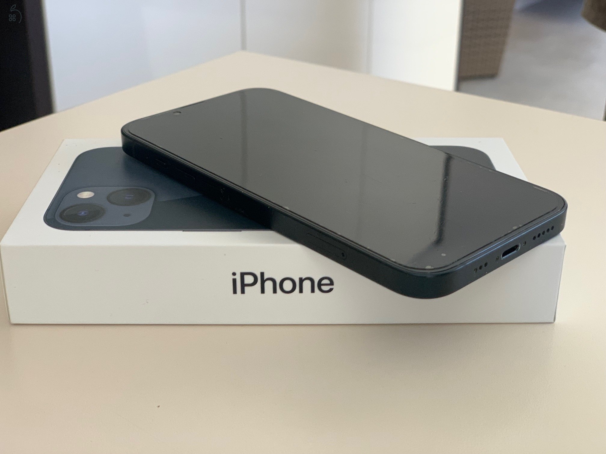 Apple iPhone 13 256GB Midnight (80%-os akku)