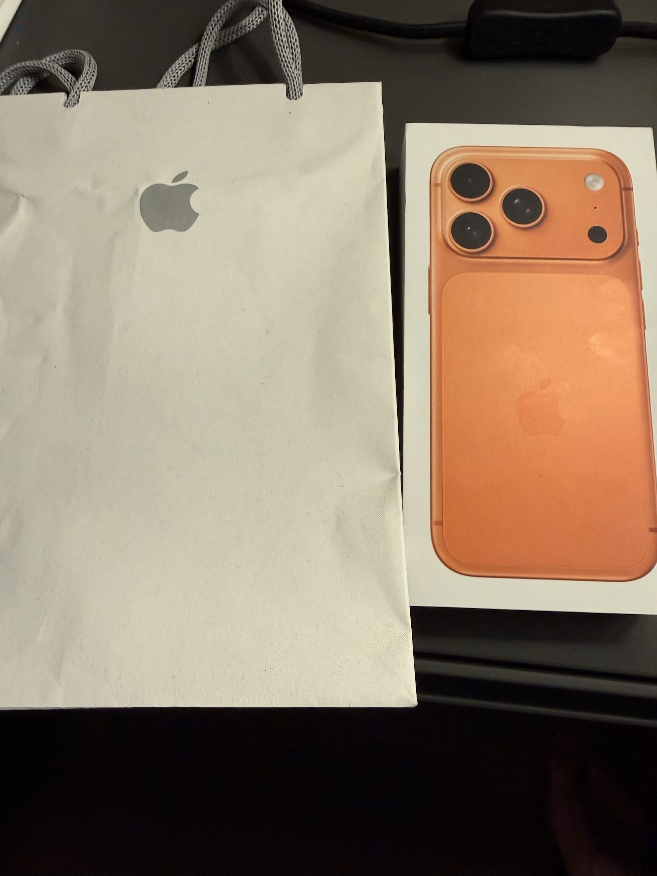 Új iPhone 17 Pro Cosmic Orange 256GB gyárilag kártya-független, apple világgaranciával