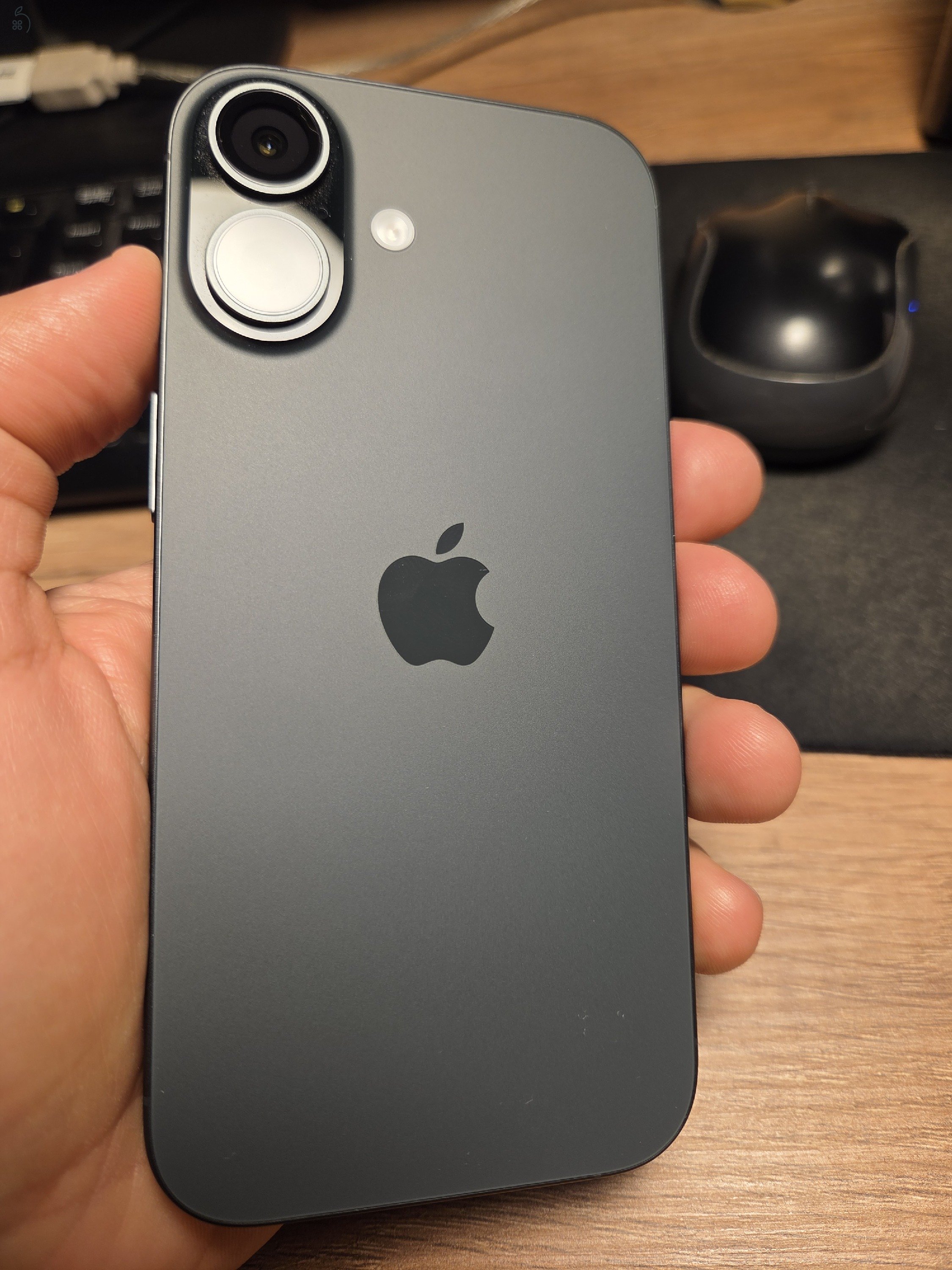 iPhone 17 256 - néhány hetet használt