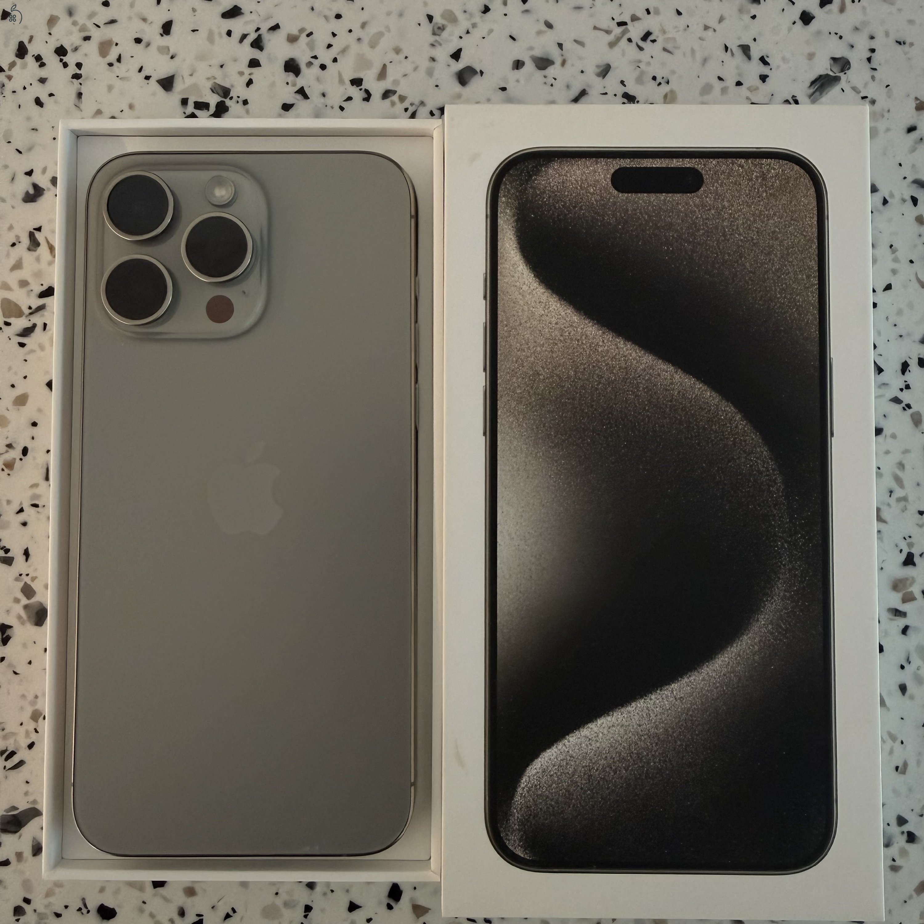 iPhone 15 Pro Max 256 GB natural titanium – hibátlan állapot, dobozzal, eredeti tartozékokkal