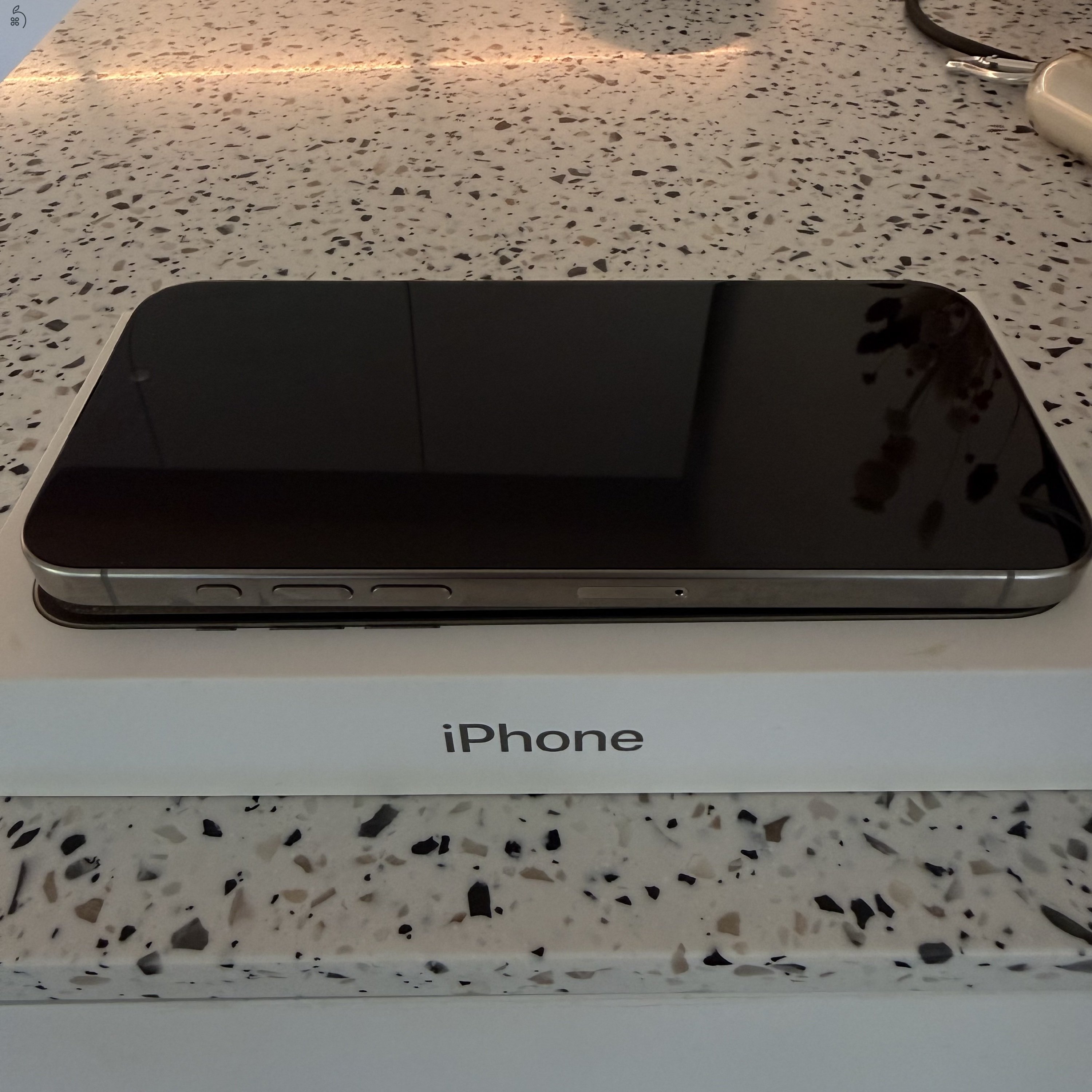 iPhone 15 Pro Max 256 GB natural titanium – hibátlan állapot, dobozzal, eredeti tartozékokkal