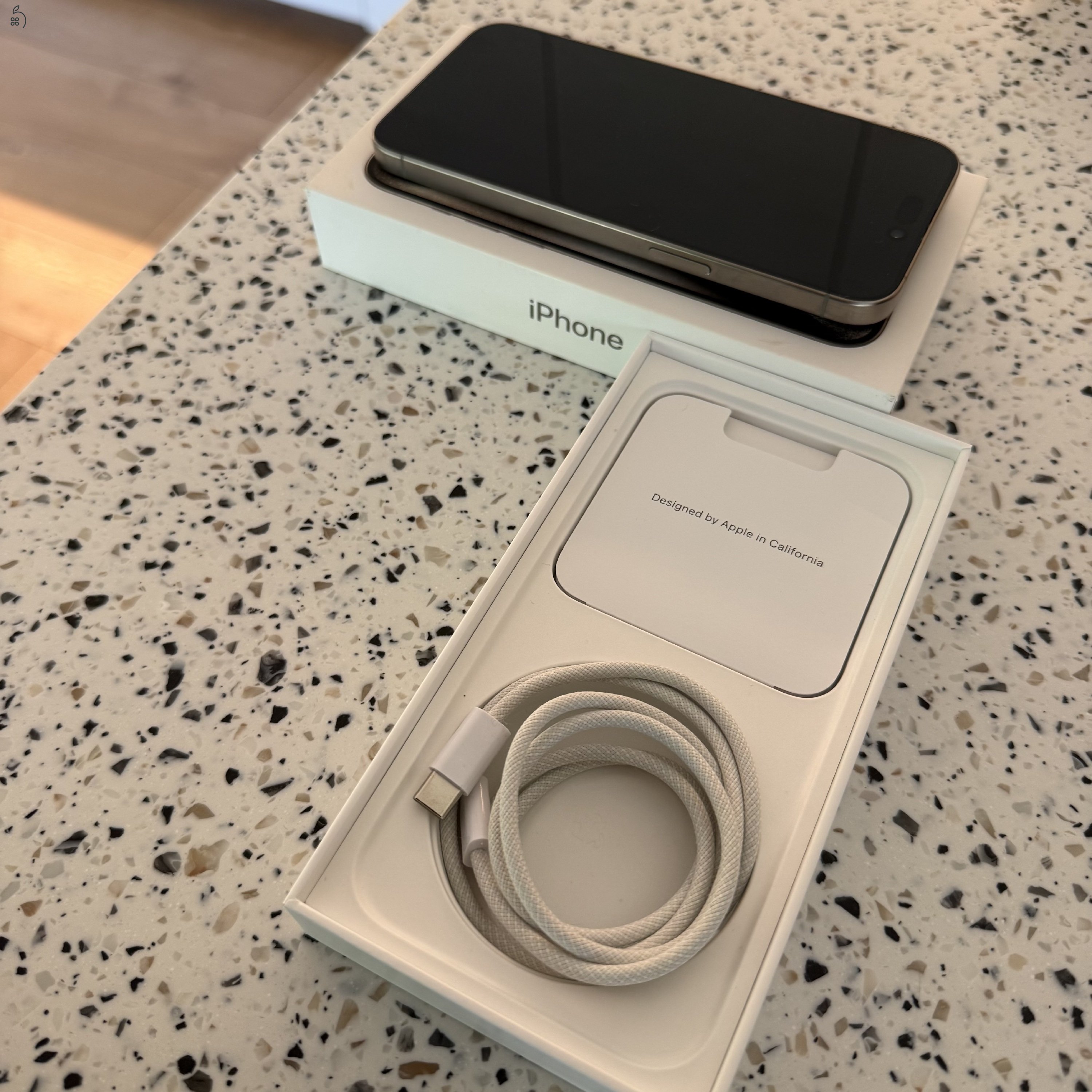 iPhone 15 Pro Max 256 GB natural titanium – hibátlan állapot, dobozzal, eredeti tartozékokkal