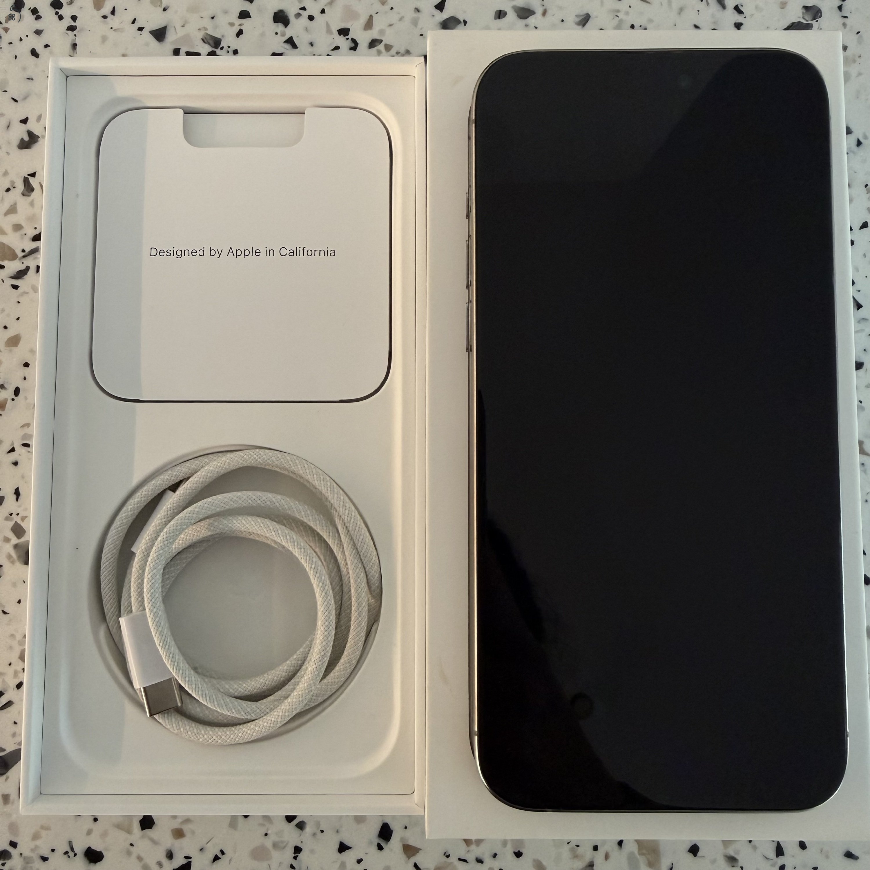 iPhone 15 Pro Max 256 GB natural titanium – hibátlan állapot, dobozzal, eredeti tartozékokkal