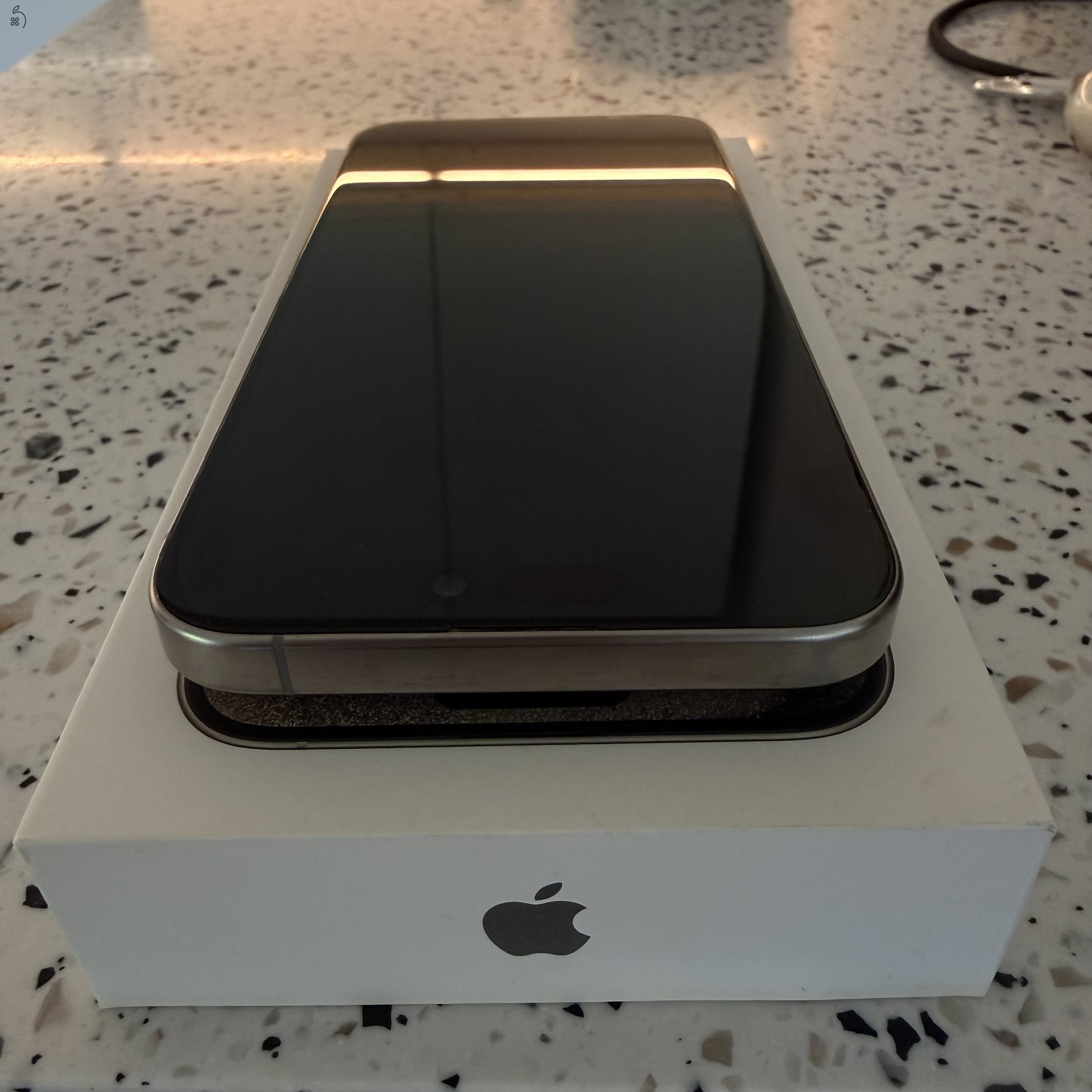 iPhone 15 Pro Max 256 GB natural titanium – hibátlan állapot, dobozzal, eredeti tartozékokkal