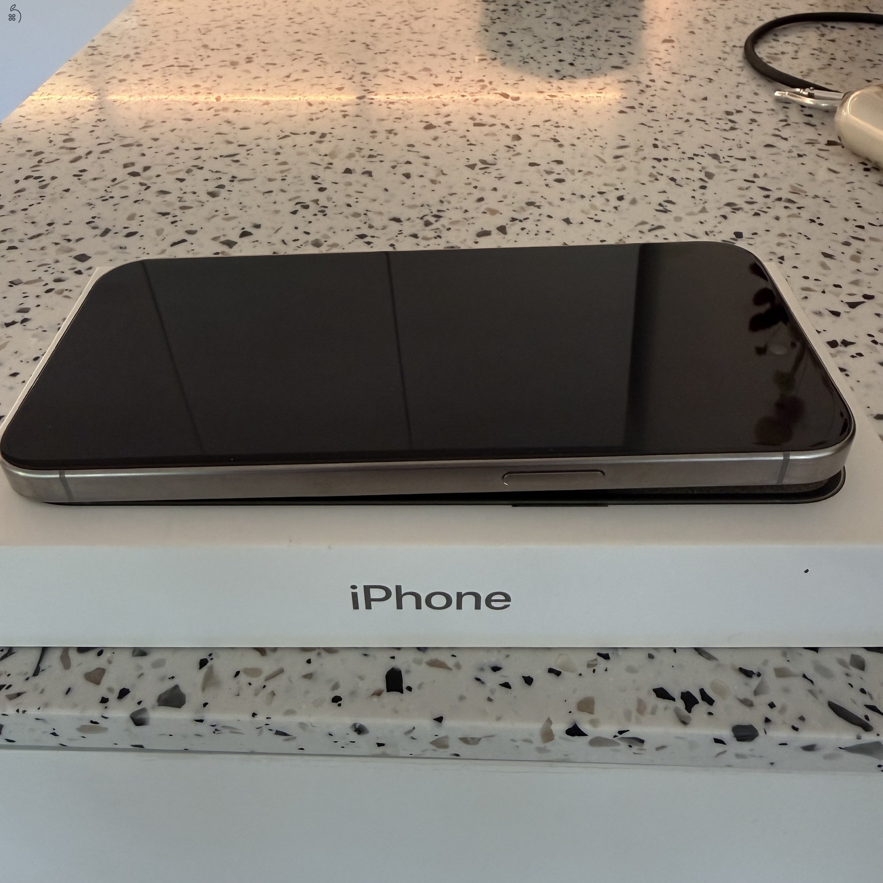 iPhone 15 Pro Max 256 GB natural titanium – hibátlan állapot, dobozzal, eredeti tartozékokkal