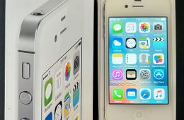iPhone 4s 8GB Fehér – Gyűjtői állapot, minden gyári tartozékkal!