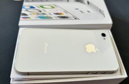 iPhone 4s 8GB Fehér – Gyűjtői állapot, minden gyári tartozékkal!