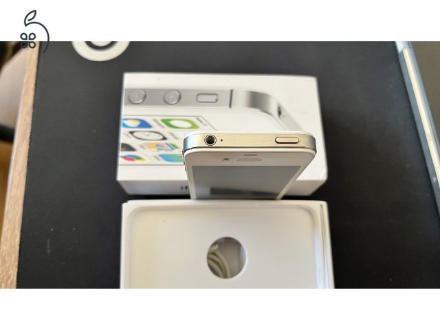 iPhone 4s 8GB Fehér – Gyűjtői állapot, minden gyári tartozékkal!