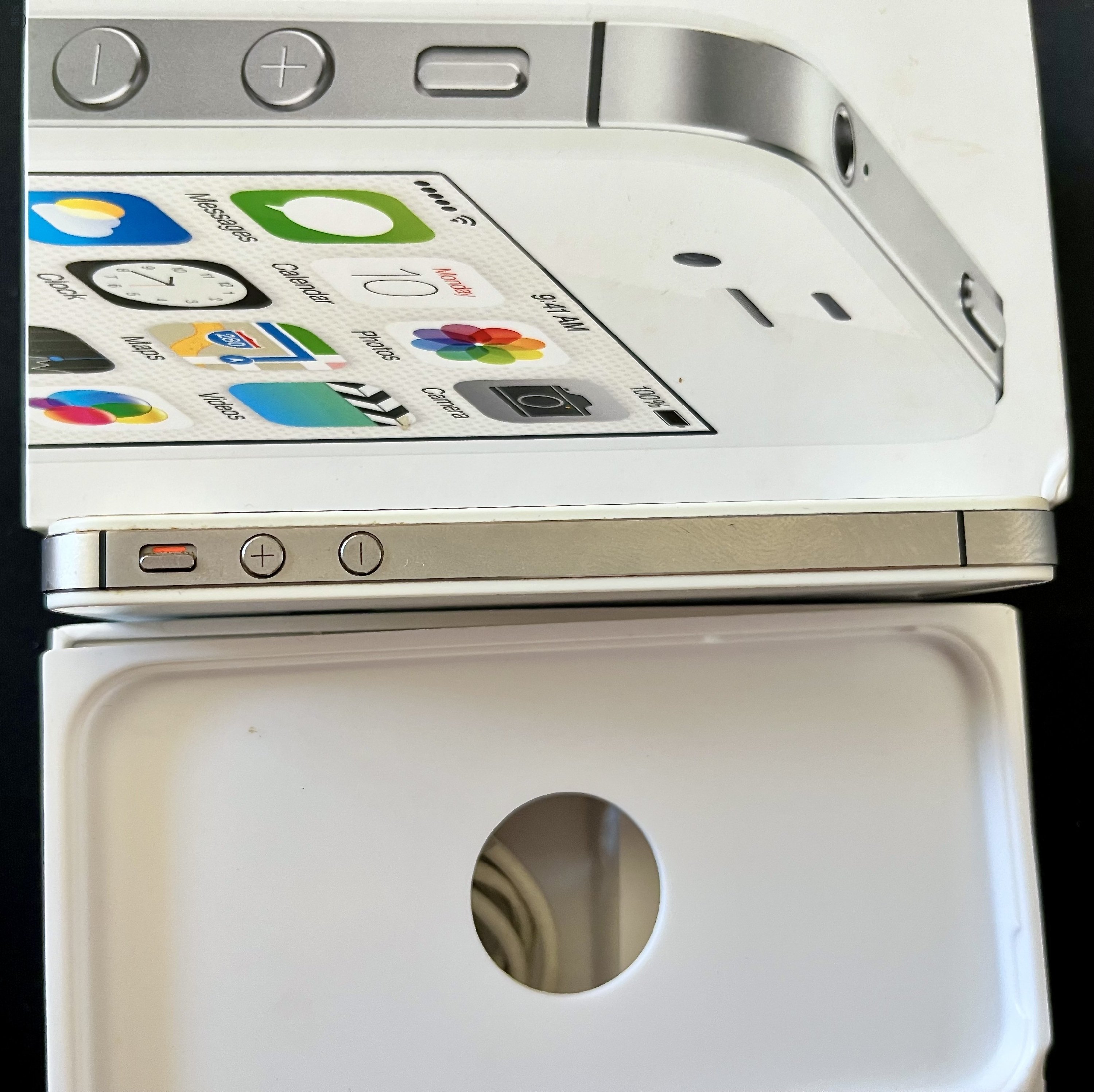 iPhone 4s 8GB Fehér – Gyűjtői állapot, minden gyári tartozékkal!